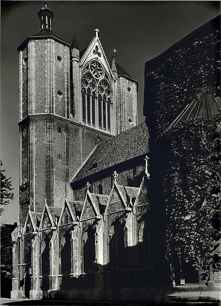 Heinrich Heidersberger, 1906-2006, Fotografie, Silbergelatine-Abzug, orig. Abzug von 1950, Infrarot-Aufnahme, Braunschweiger Dom, ca 24 x 17.5 cm, ...