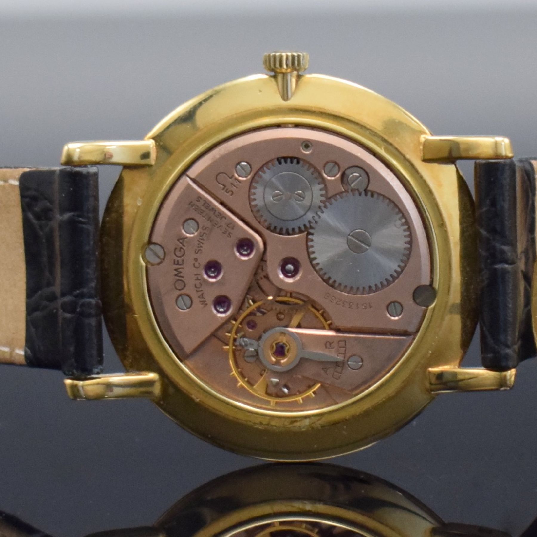Detail g: OMEGA Herrenarmbanduhr in GG 750/000, Schweiz um 1961, Handaufzug, Ref. 14369/14374, 3-teil. Geh., Boden & Glasrand aufgedr., silb. Zifferbl. m. ...