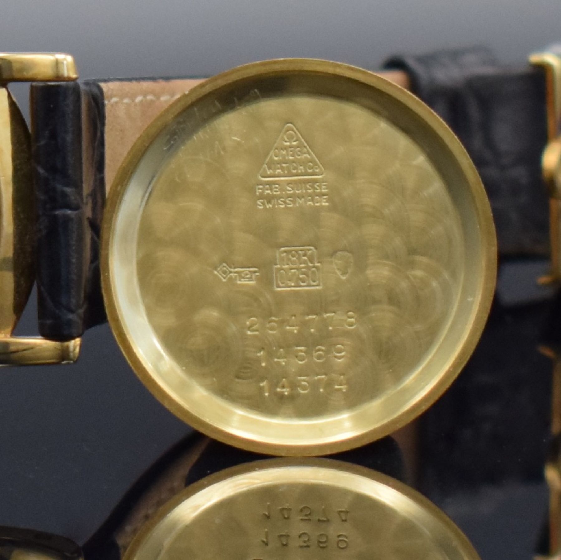 Detail h: OMEGA Herrenarmbanduhr in GG 750/000, Schweiz um 1961, Handaufzug, Ref. 14369/14374, 3-teil. Geh., Boden & Glasrand aufgedr., silb. Zifferbl. m. ...