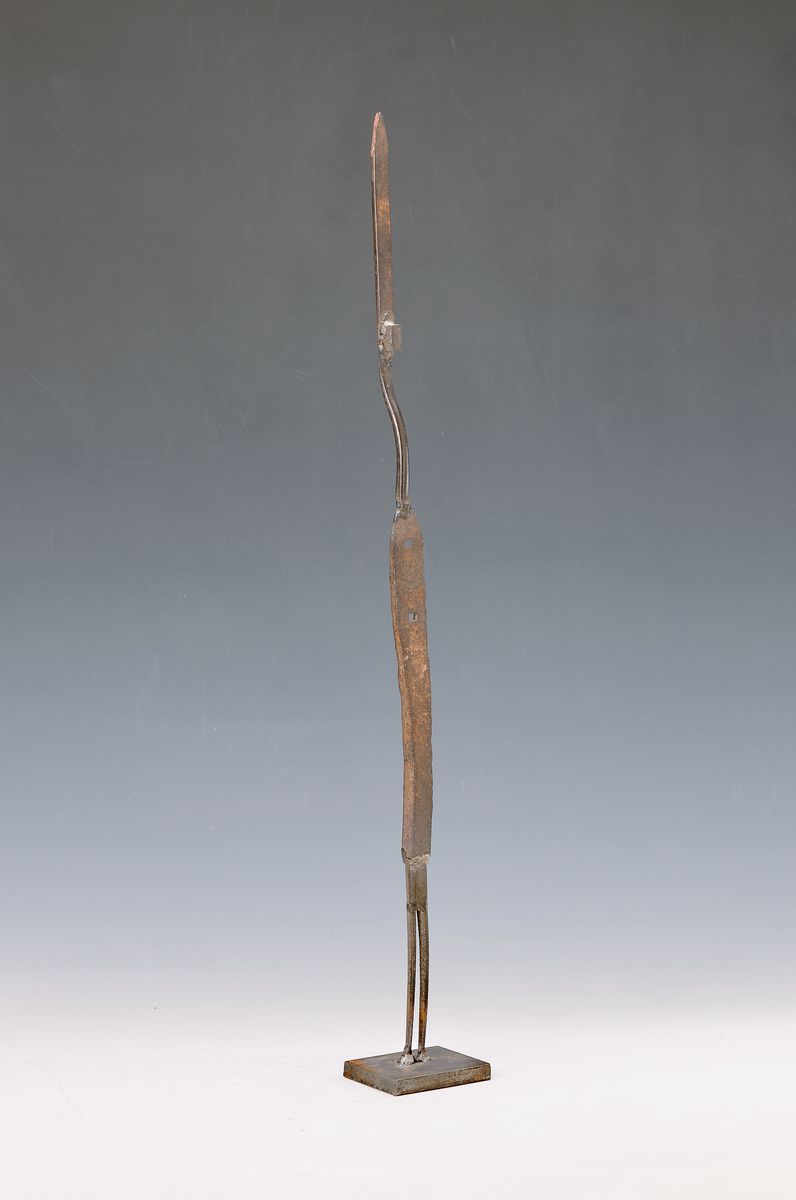 Edwin Neyer, 1913 Bludenz-1984 Heidelberg, Lanzettfigur, Eisen geschweisst, korrodiert, H. ca. 57.5cm, Sockel ca. 9x9cm