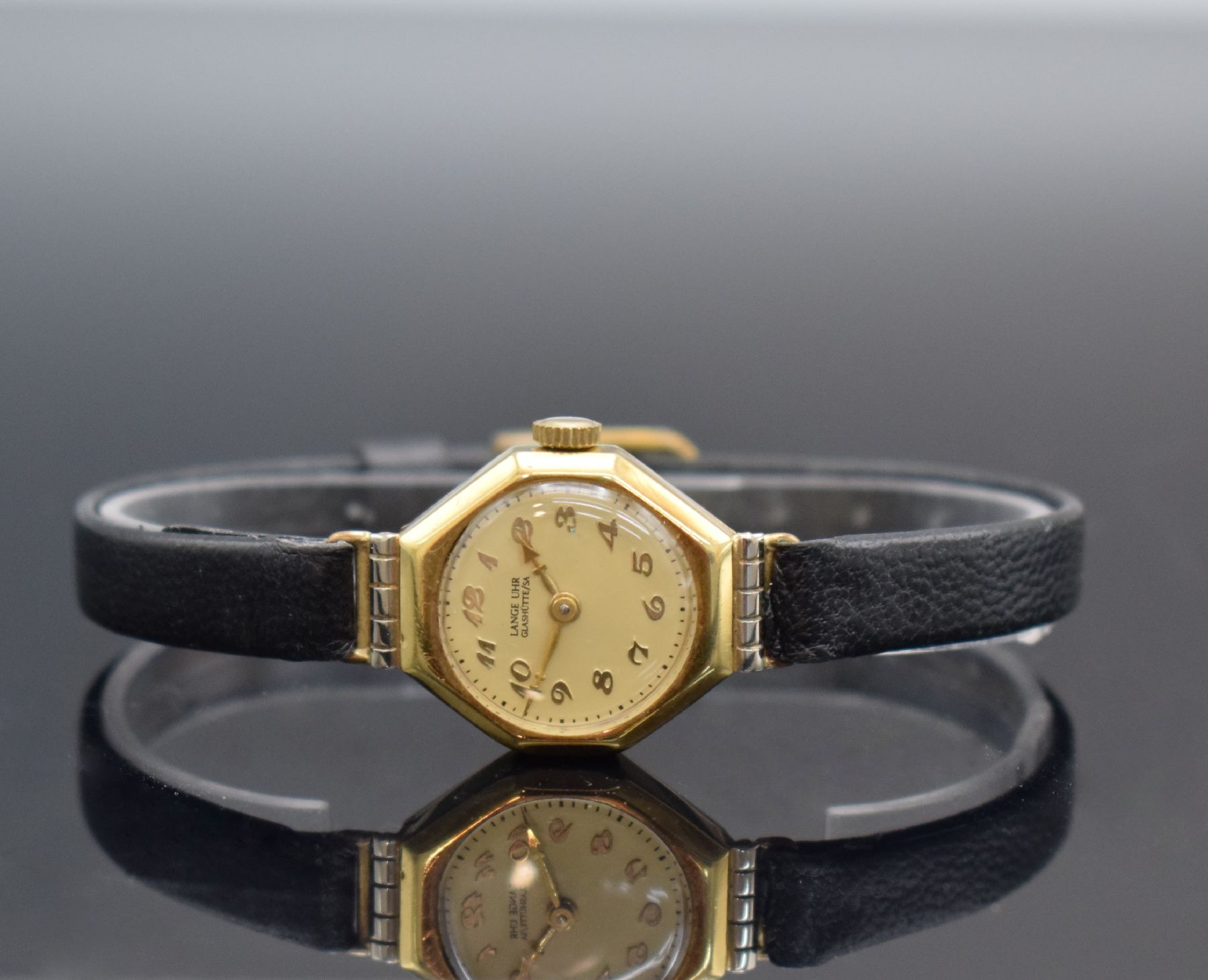 LANGE GLASHÜTTE SACHSEN seltene Damenarmbanduhr in GG 585/000, Deutschland um 1940, octagonales Scharniergeh., verg. Zifferbl., gold. Zeiger, ...