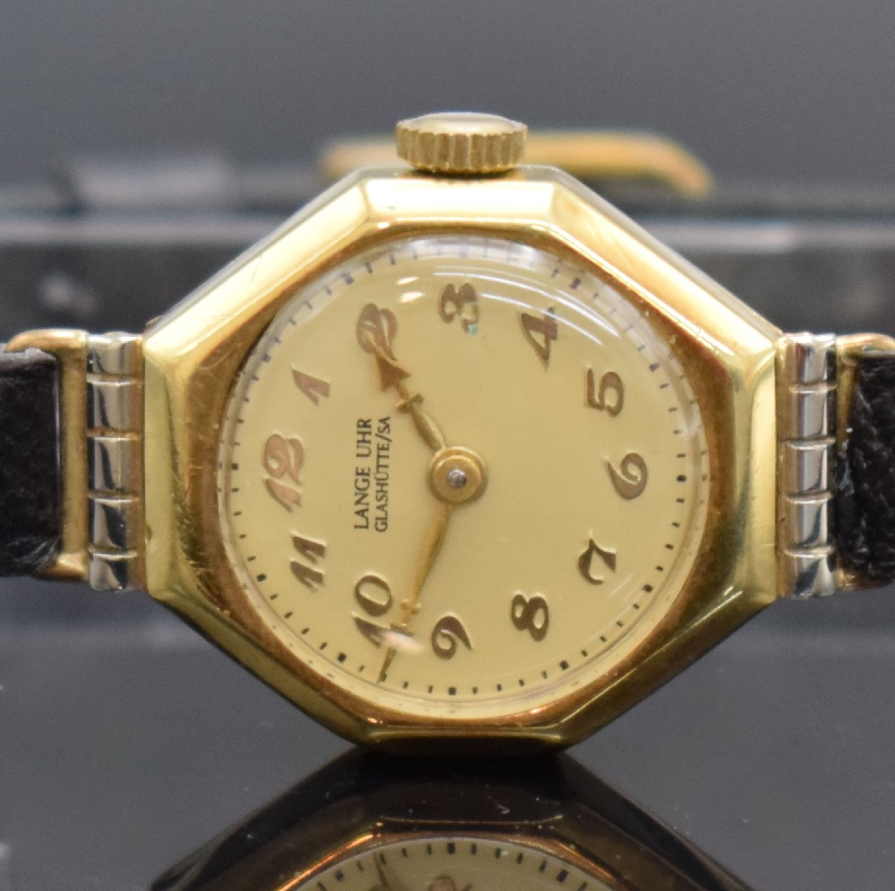 Detail a: LANGE GLASHÜTTE SACHSEN seltene Damenarmbanduhr in GG 585/000, Deutschland um 1940, octagonales Scharniergeh., verg. Zifferbl., gold. Zeiger, ...