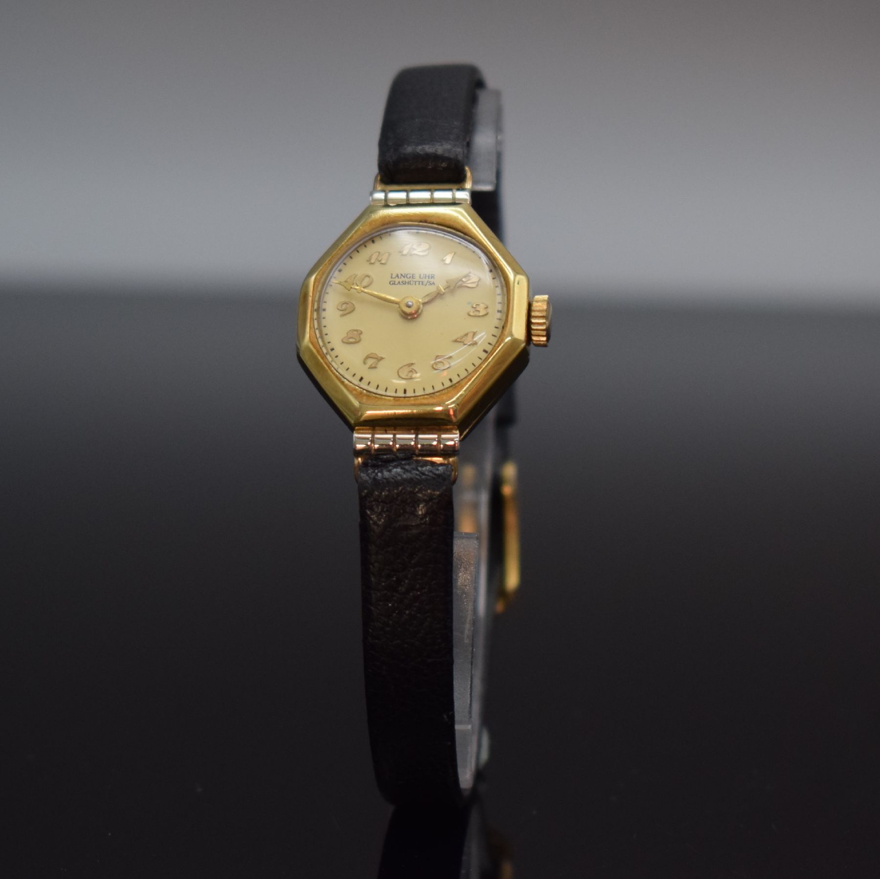 Detail b: LANGE GLASHÜTTE SACHSEN seltene Damenarmbanduhr in GG 585/000, Deutschland um 1940, octagonales Scharniergeh., verg. Zifferbl., gold. Zeiger, ...