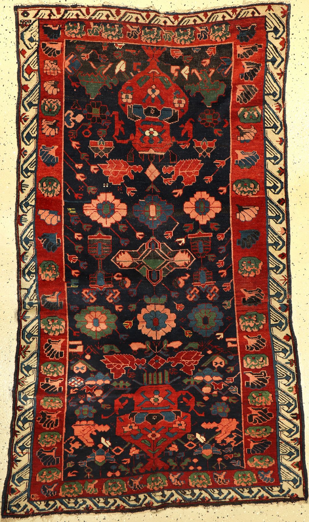 Alpan Kuba antik, Ostkaukasus, 19.Jhd., Wolle geknüpft auf Wolle, ca. 200 x 122 cm, EHZ: (Alters und Gebrauchsspuren, etwas verzogen), absolutes ...