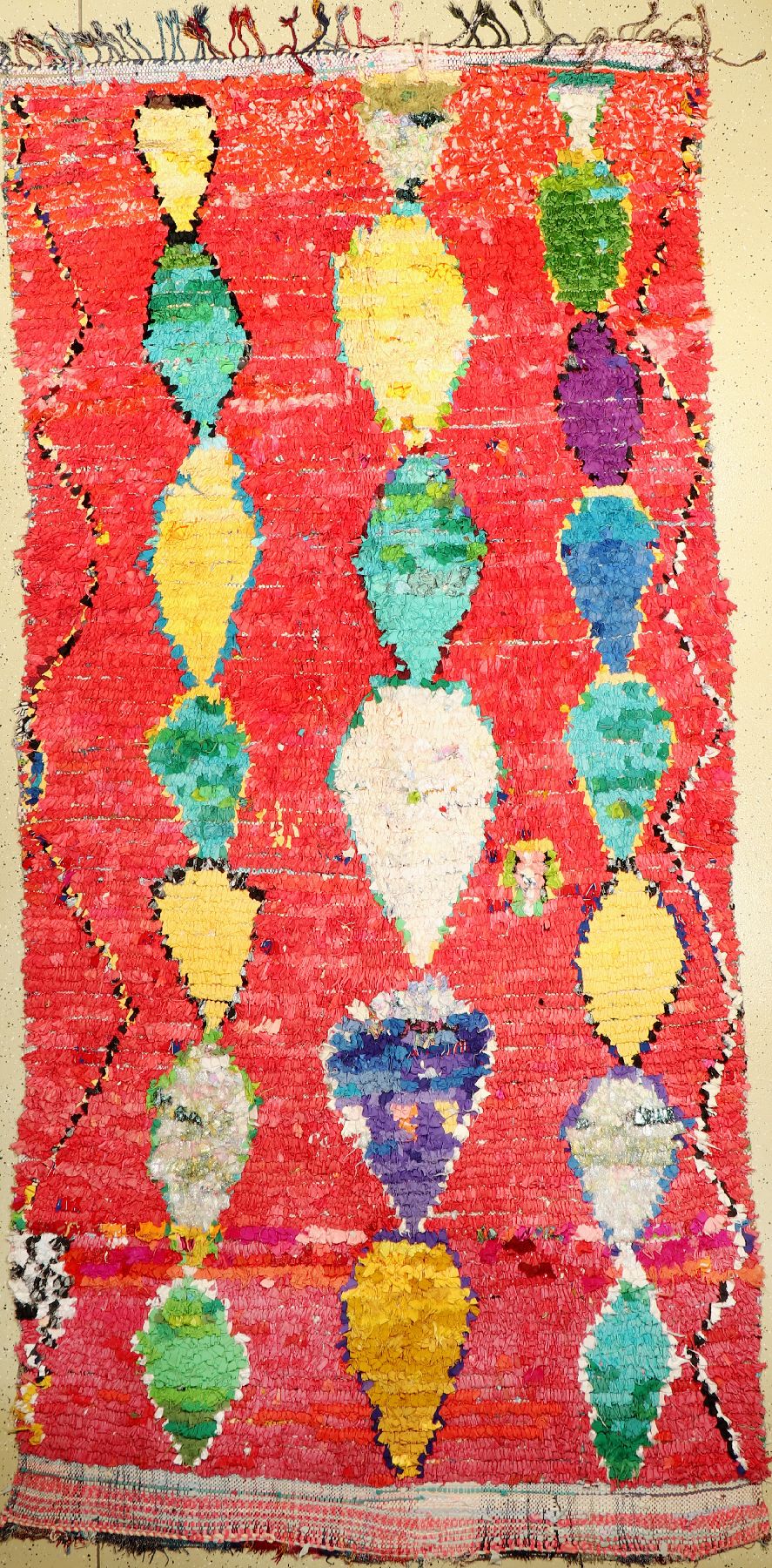 Marokko alt, um 1970, Stoff geknüpft auf Baumwolle, ca. 346 x 160 cm, EHZ: 2. Dekorativ.