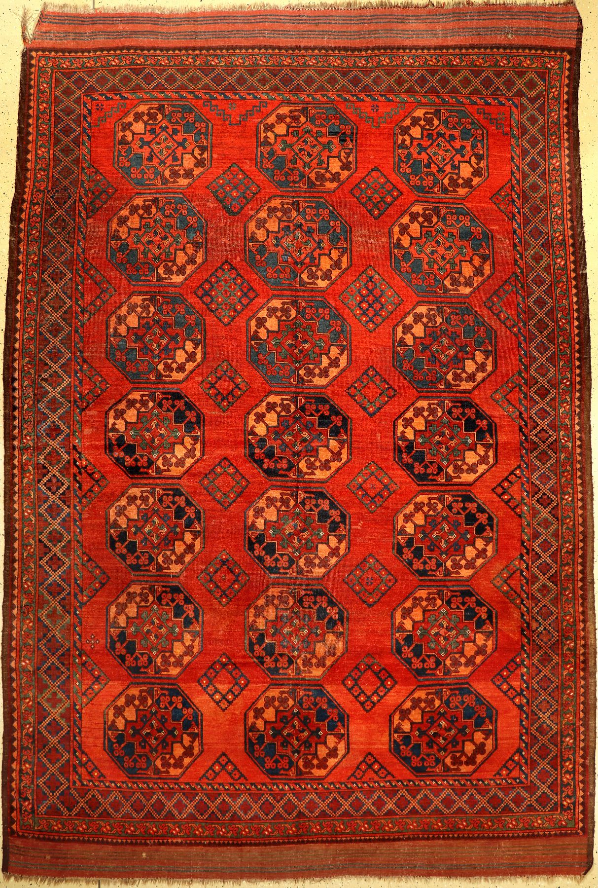 Ersari "Hauptteppich" antik (Gülli-Güls), Turkmenistan Amu-Darja, 19.Jhd., Wolle geknüpft auf Wolle. Seltener fein geknüpfter ...
