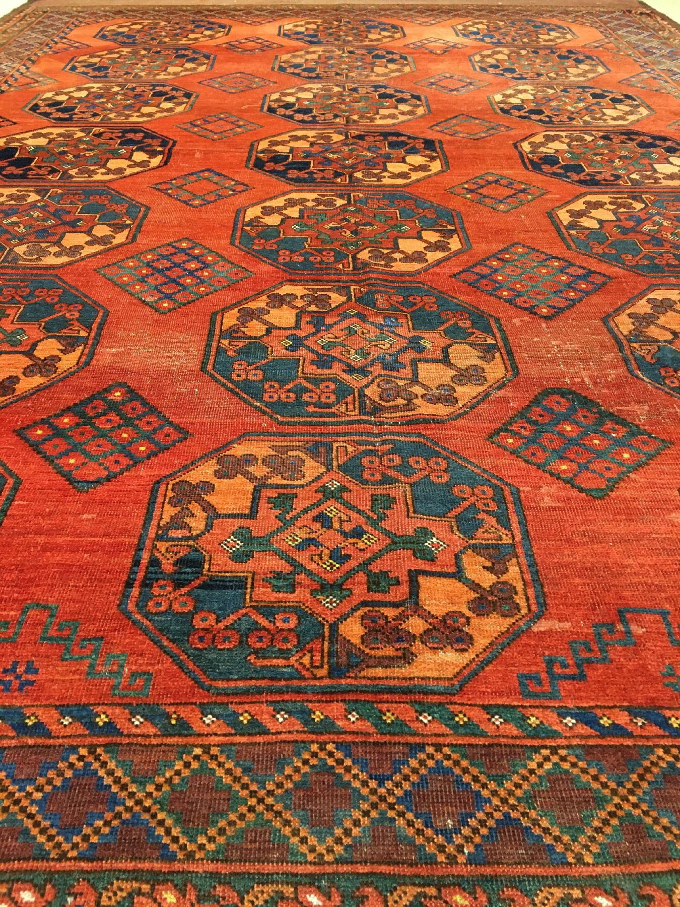 Detail b: Ersari "Hauptteppich" antik (Gülli-Güls), Turkmenistan Amu-Darja, 19.Jhd., Wolle geknüpft auf Wolle. Seltener fein geknüpfter ...