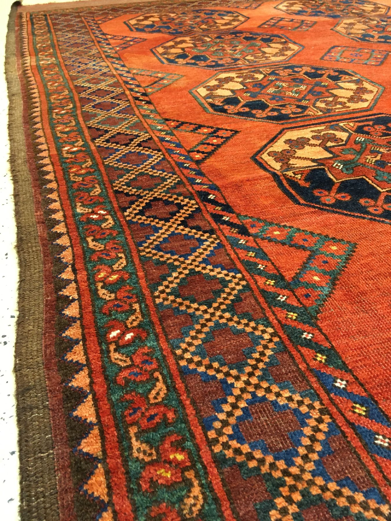 Detail f: Ersari "Hauptteppich" antik (Gülli-Güls), Turkmenistan Amu-Darja, 19.Jhd., Wolle geknüpft auf Wolle. Seltener fein geknüpfter ...