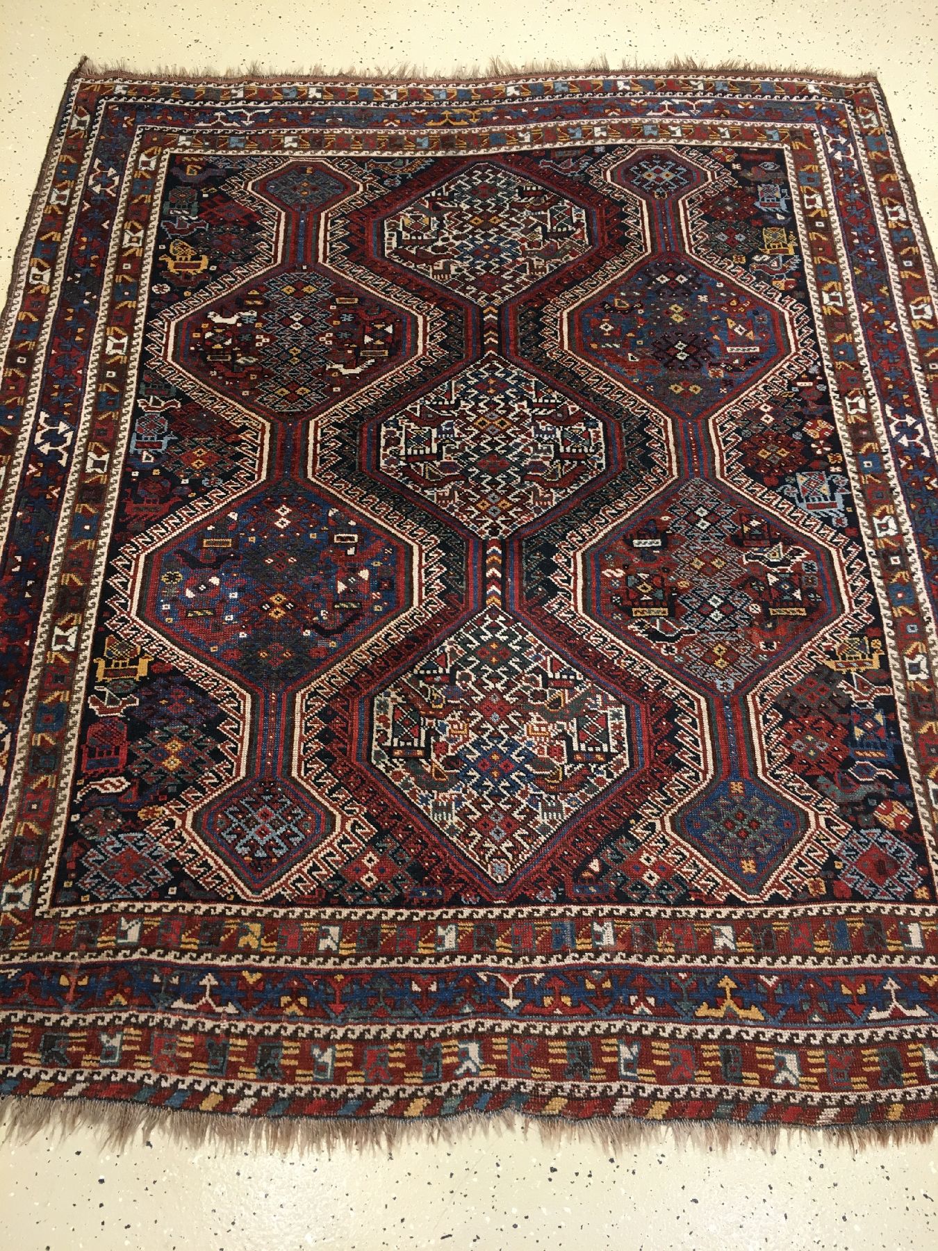 Detail a: Khamseh antik, Südwestpersien Fars-Gebiet, 19.Jhd., Wolle geknüpft auf Wolle. Breitformatiger Khamseh mit charakteristischen Hühner Motiven. Gute ...