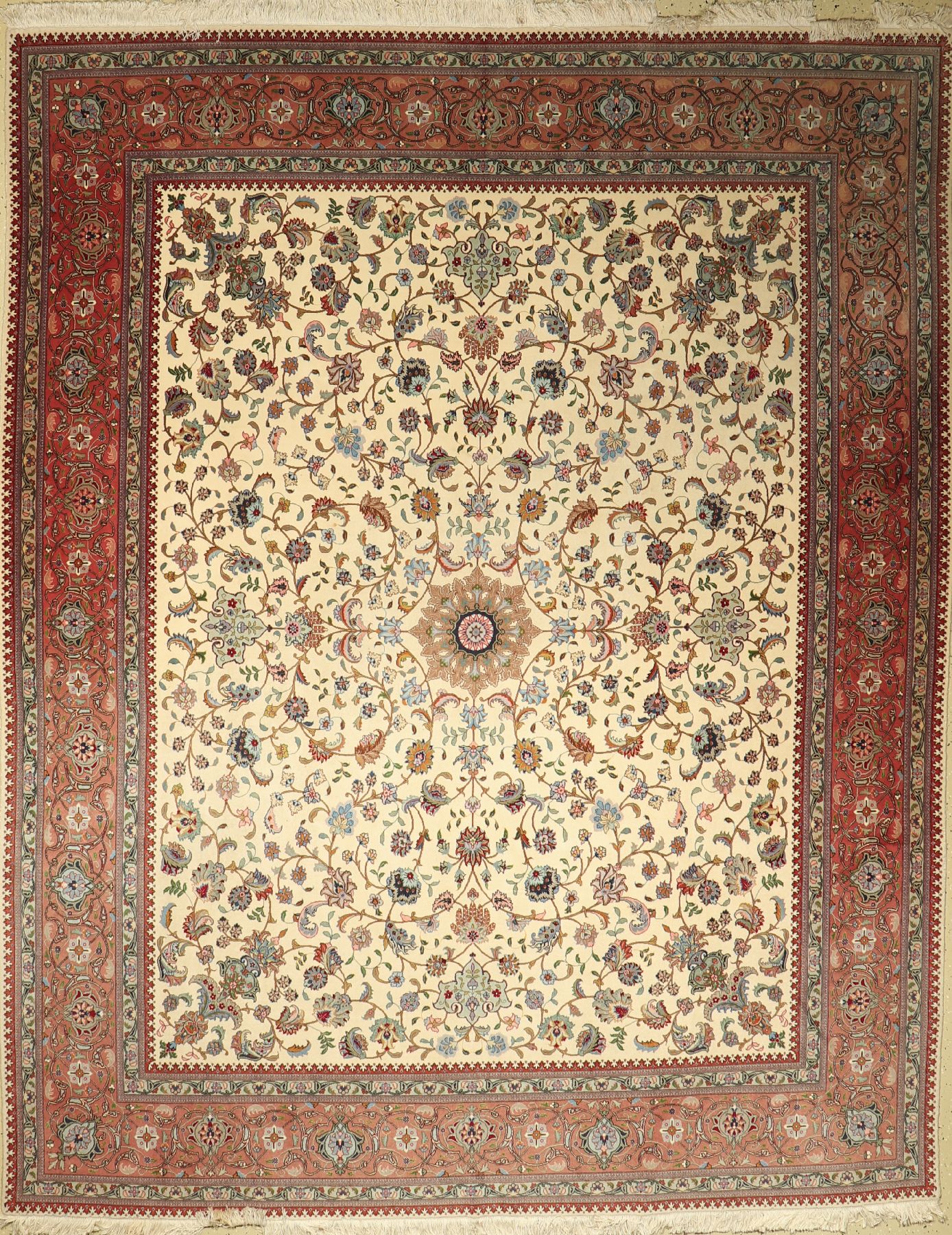 Täbriz, Persien, ca. 40 Jahre, Korkwolle mit Seide, ca. 315 x 249 cm, EHZ: 2-3, Mottenfraß, verblaßt