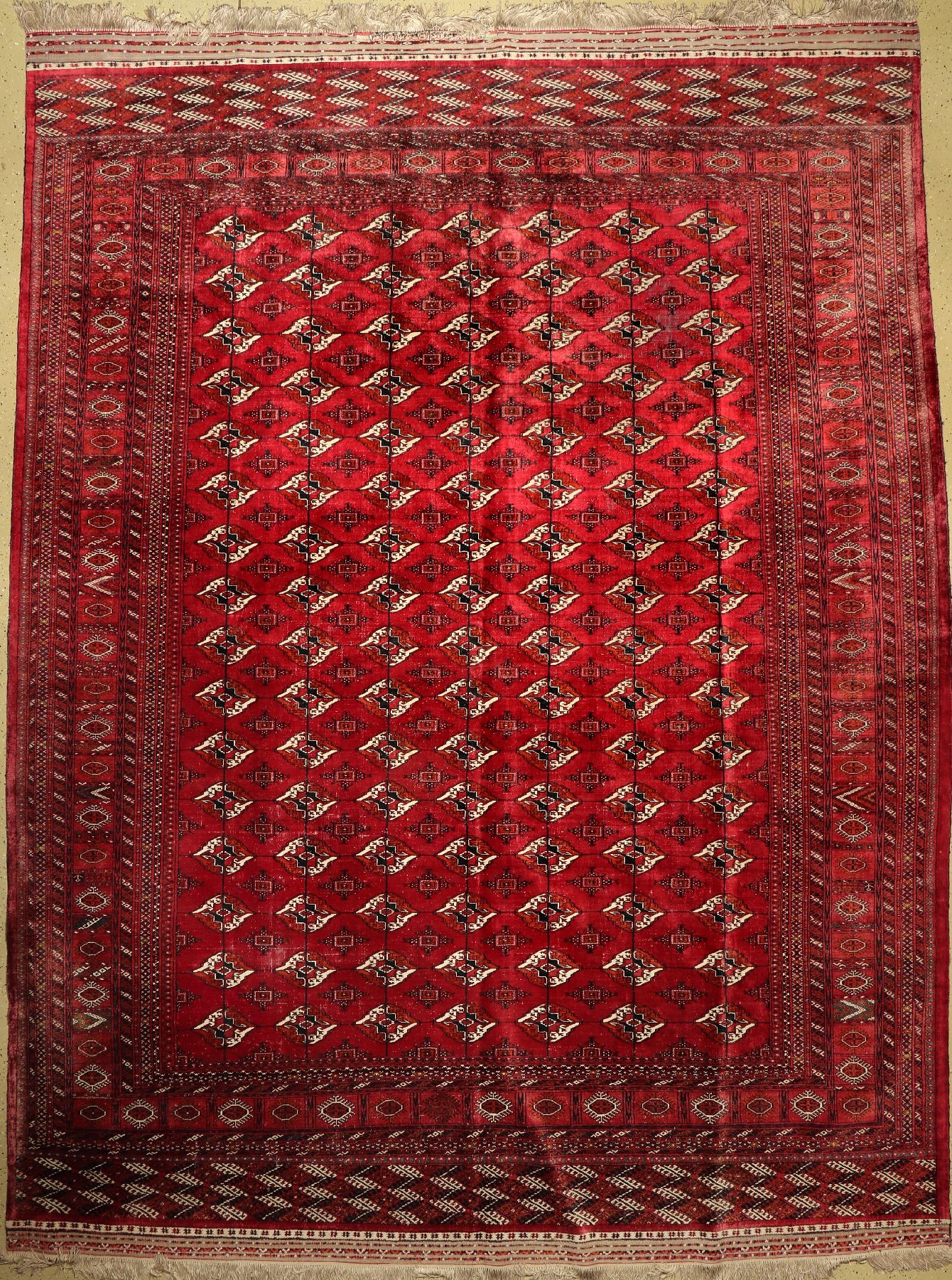 Großer Seiden Torkman alt, Persien, um 1950, reine Naturseide, ca. 430 x 321 cm, dekorativ, selten in reiner Seide, EHZ: 4 , Signiert, mit ...