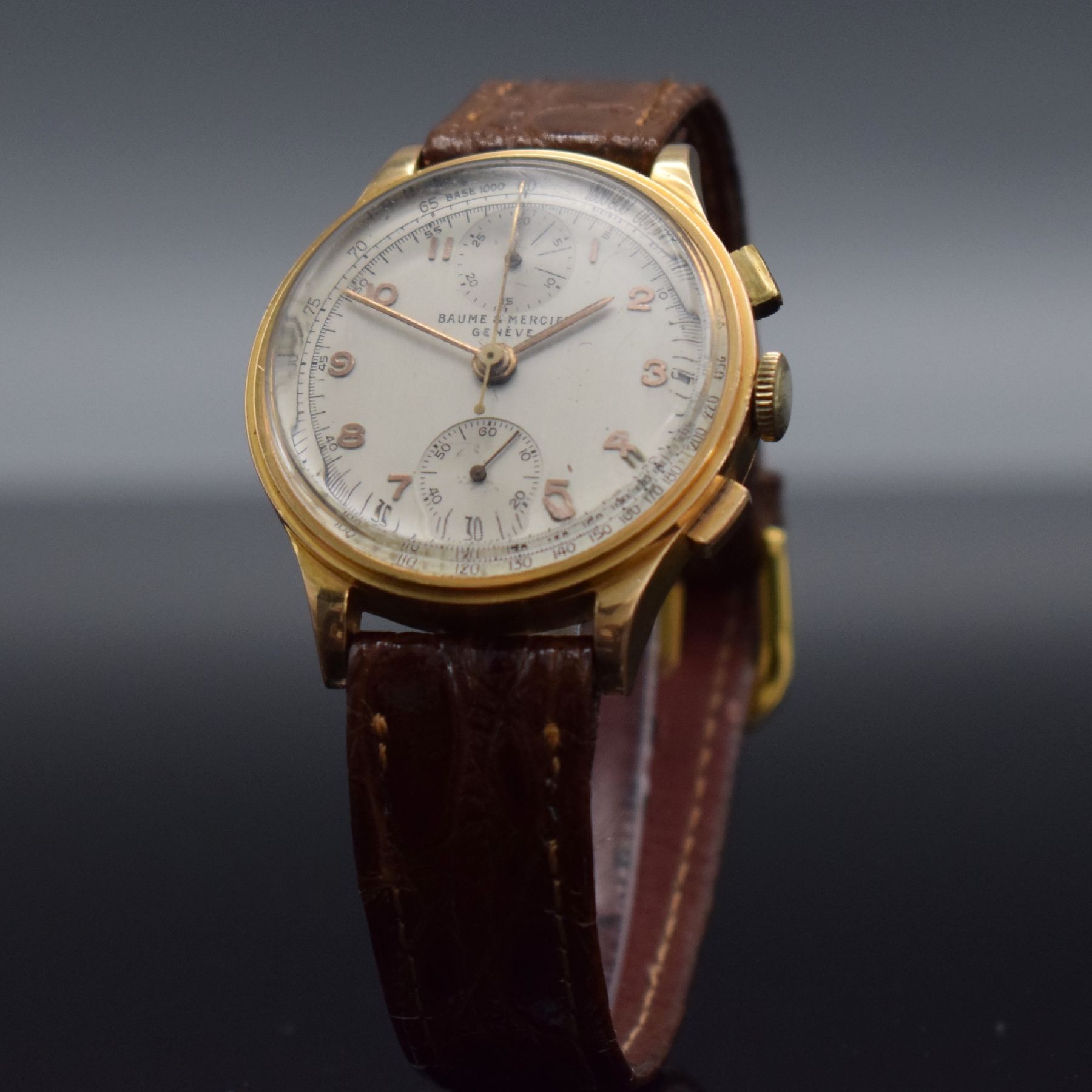 Detail b: BAUME & MERCIER Schaltradchronograph in RG 750/000, Handaufzug, Schweiz um 1945, Boden & Glasrand aufgedr., silb. Zifferbl. m. arab. Std., rotgold. ...