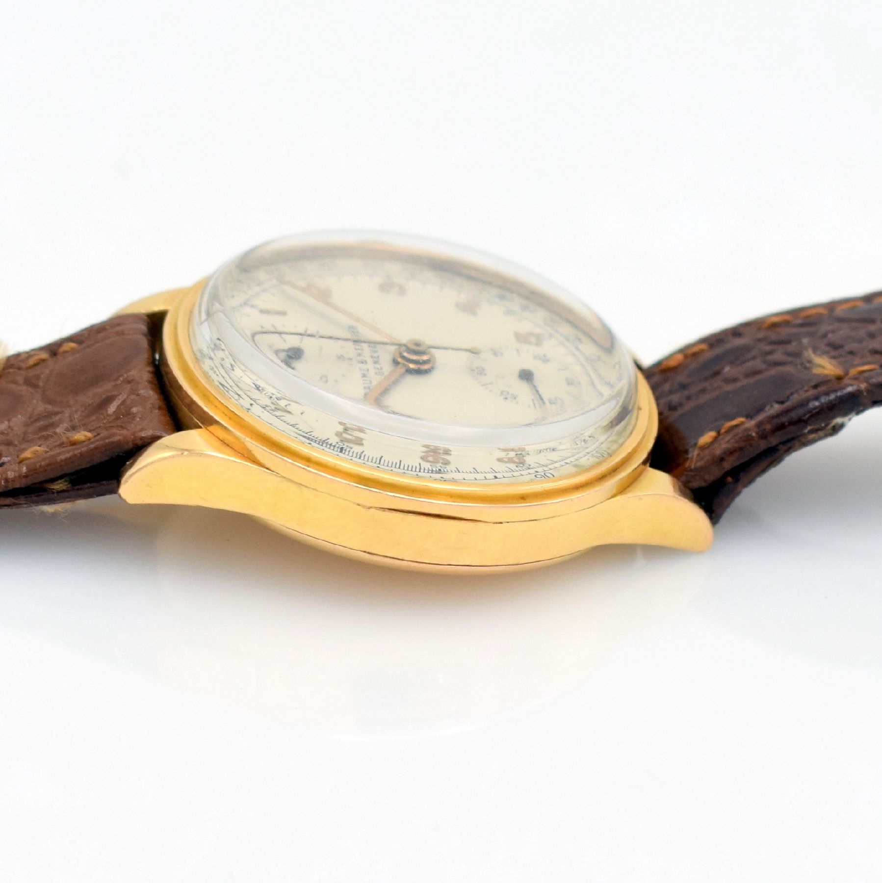Detail d: BAUME & MERCIER Schaltradchronograph in RG 750/000, Handaufzug, Schweiz um 1945, Boden & Glasrand aufgedr., silb. Zifferbl. m. arab. Std., rotgold. ...