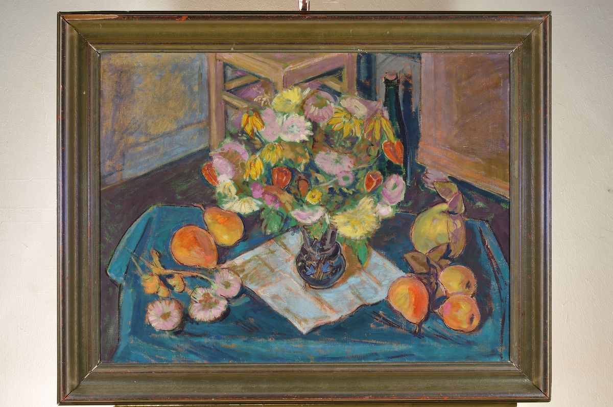 Detail k: Hermann Sauter, 1891 - 1981, Stillleben mit Blumen und Obst, handsigniert links oben, um 1938-40 entstanden, verso auf Leinwand bezeichnet, ca. 61 x ...