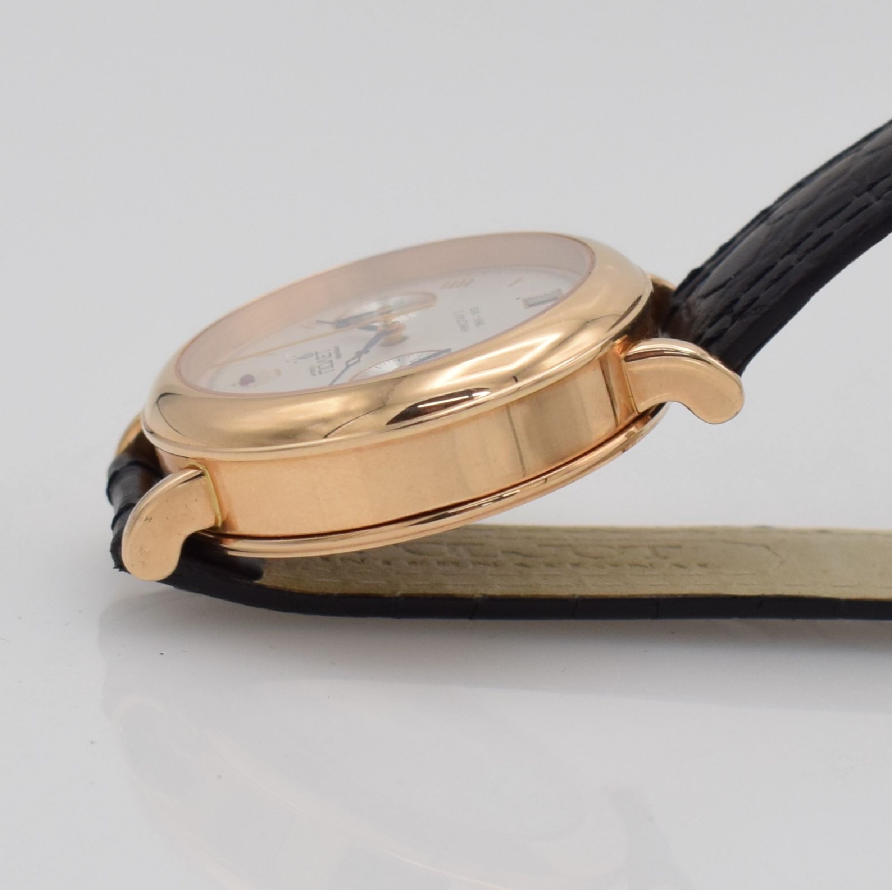 Detail d: POLJOT Armbandchronograph Nikolai II in RoseG 585/000, Handaufzug, Russland um 20000, 3- teil. Geh., beids. vergl., Boden & Glasrand aufgedr., orig. ...
