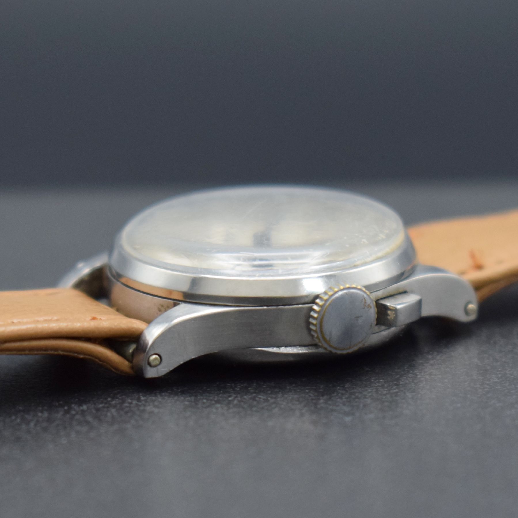 Detail d: VALJOUX 69 seltene Damenarmbanduhr mit Chronograph in Stahl, Schweiz um 1940, Handaufzug, 3-tlg. Geh., Boden & Glasrand aufgedr., silb. ...