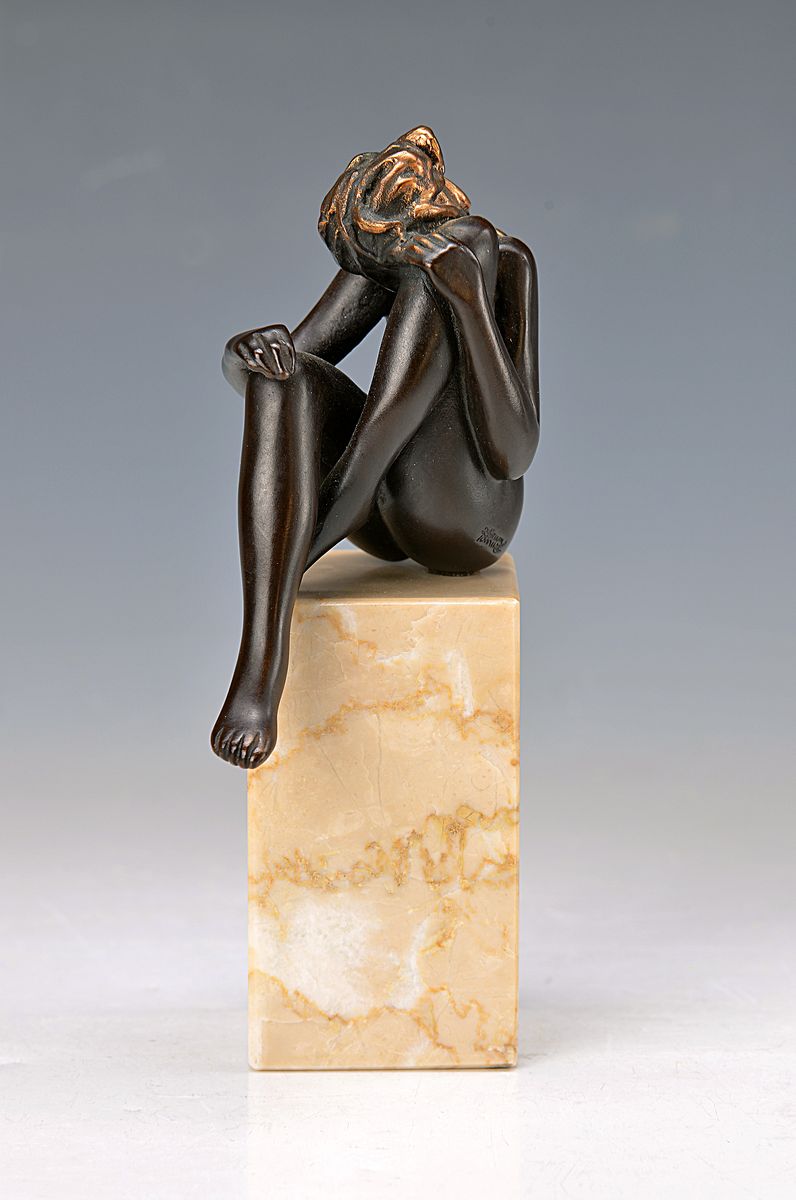 Bruno Bruni, geb. 1935 Gradara, kleine Venus, Bronzeskulptur auf Mamorsockel, sign., num., ca. 18x8,5 cm
