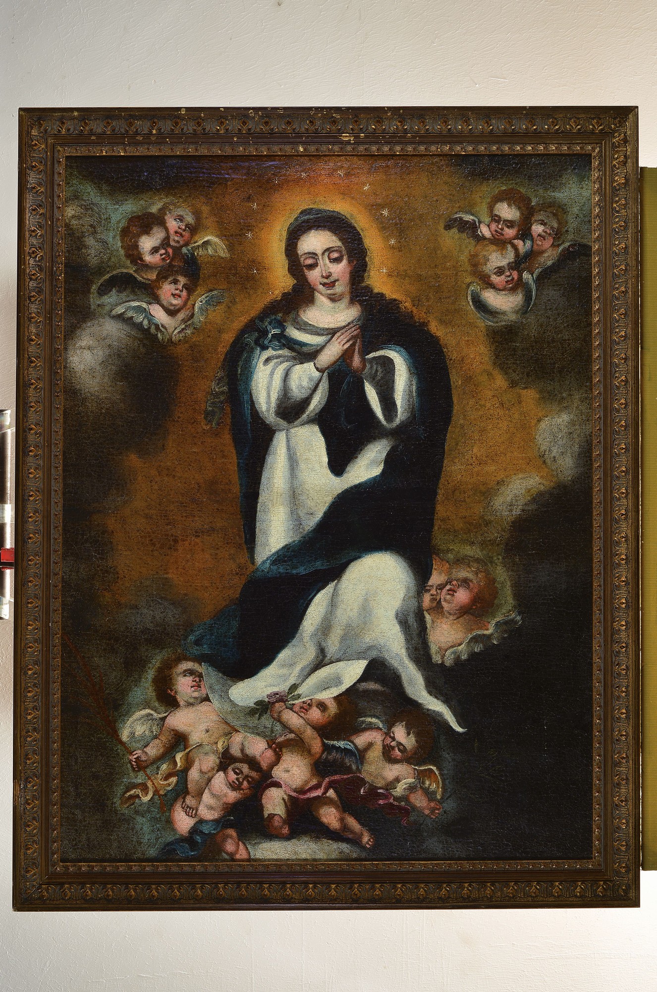 Detail k: Unbekannter Künstler, um 1680-1720, Maria Immaculata, Maria umgeben von Putten, oben in Dreiergruppen, Öl/Lwd, rest., doubliert, wurde 2013 für ...