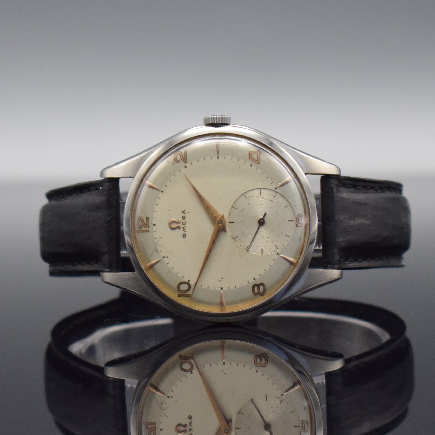 OMEGA große Herrenarmbanduhr in Stahl, Schweiz um 1955, Handaufzug, 3-tlg. Geh. Ref. 2505-17, Boden & Glasrand aufgedr., orig. Krone, silb. ...