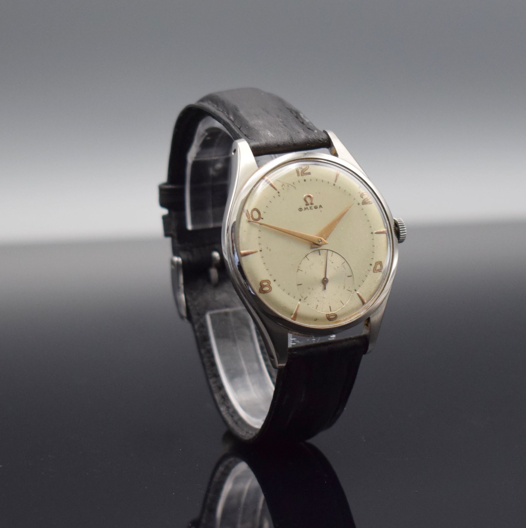 Detail e: OMEGA große Herrenarmbanduhr in Stahl, Schweiz um 1955, Handaufzug, 3-tlg. Geh. Ref. 2505-17, Boden & Glasrand aufgedr., orig. Krone, silb. ...
