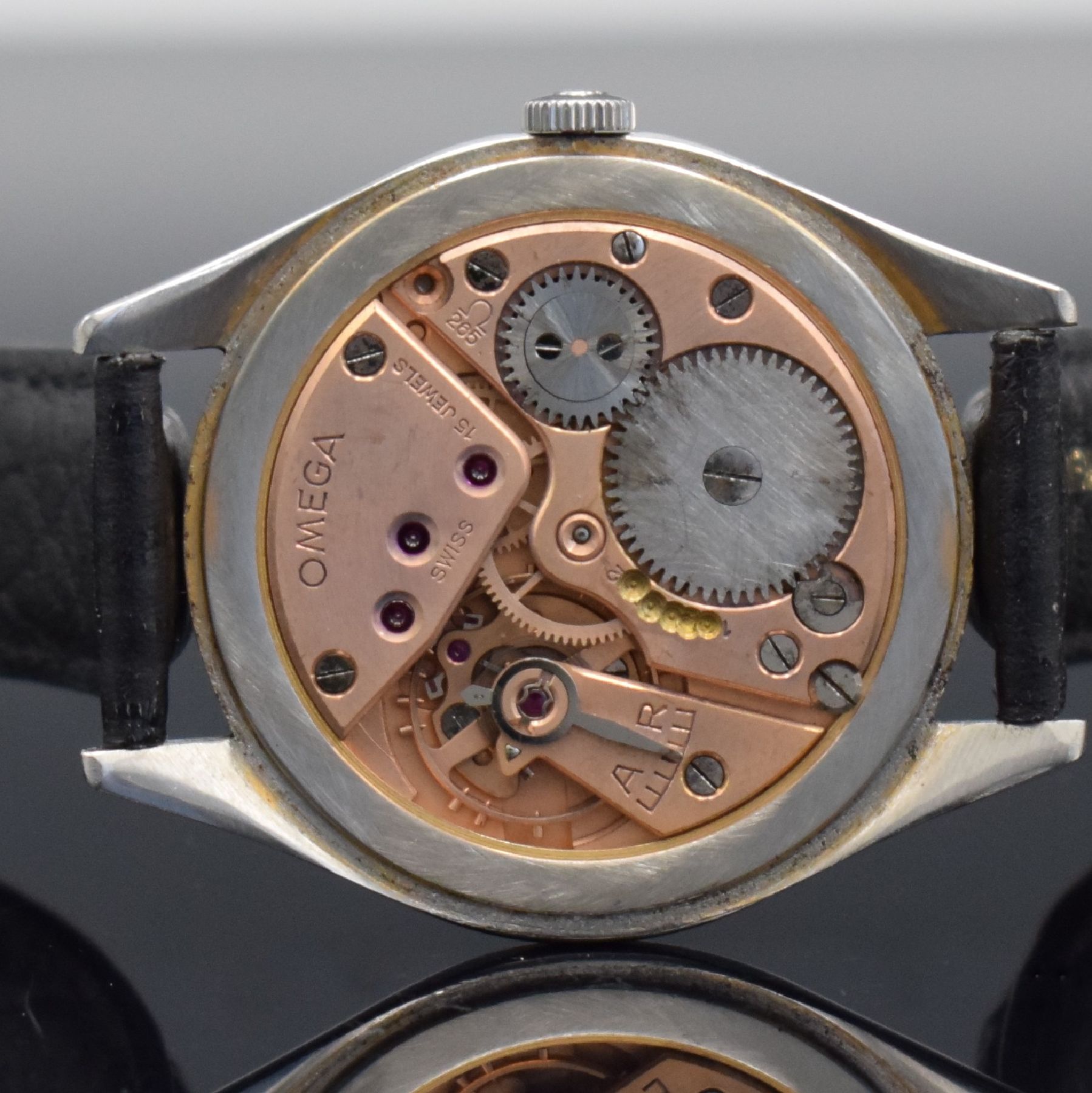 Detail h: OMEGA große Herrenarmbanduhr in Stahl, Schweiz um 1955, Handaufzug, 3-tlg. Geh. Ref. 2505-17, Boden & Glasrand aufgedr., orig. Krone, silb. ...