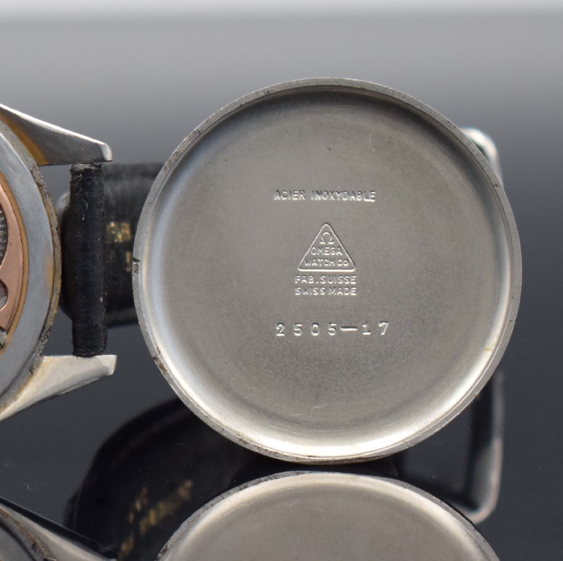 Detail i: OMEGA große Herrenarmbanduhr in Stahl, Schweiz um 1955, Handaufzug, 3-tlg. Geh. Ref. 2505-17, Boden & Glasrand aufgedr., orig. Krone, silb. ...