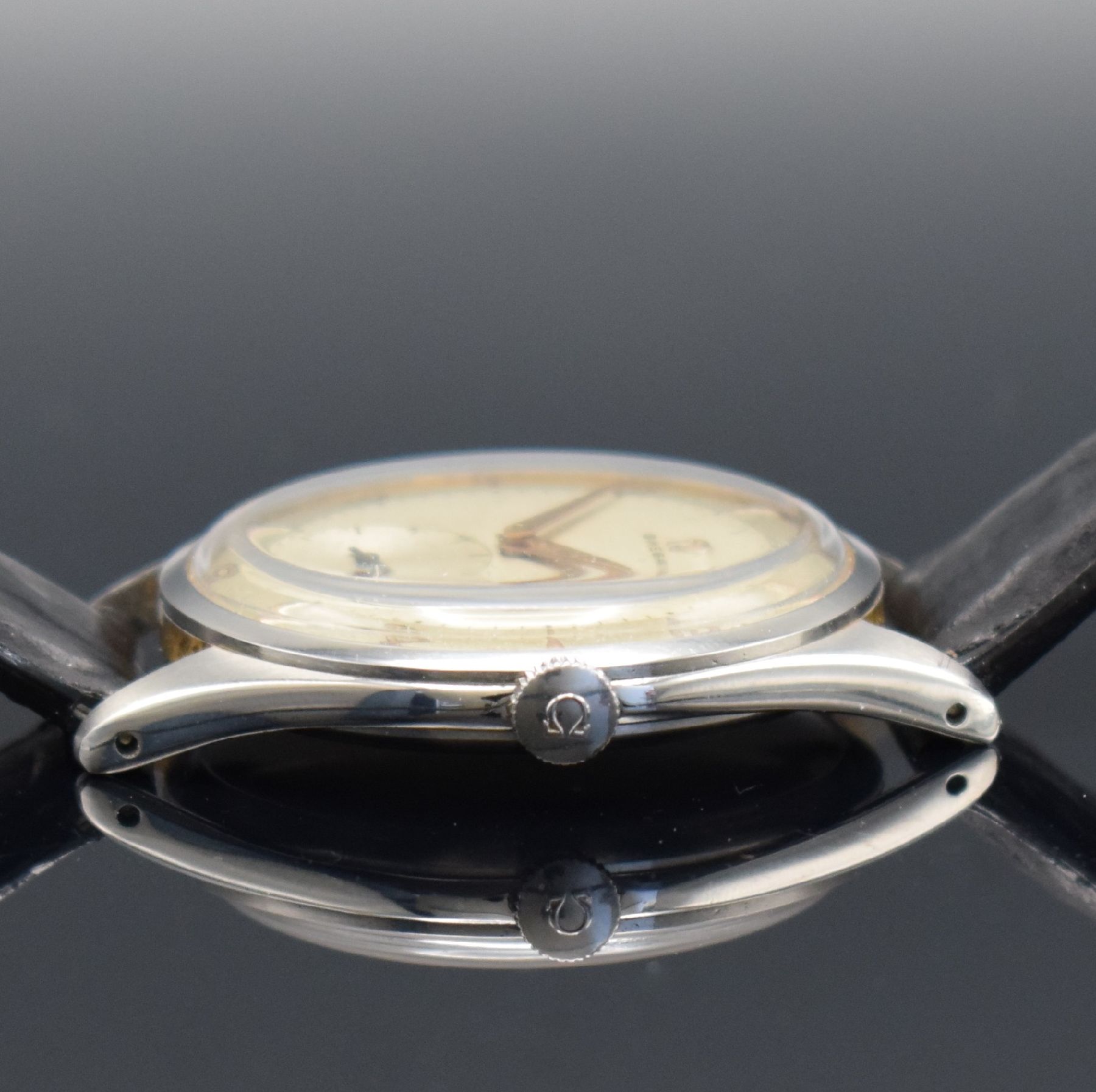 Detail j: OMEGA große Herrenarmbanduhr in Stahl, Schweiz um 1955, Handaufzug, 3-tlg. Geh. Ref. 2505-17, Boden & Glasrand aufgedr., orig. Krone, silb. ...