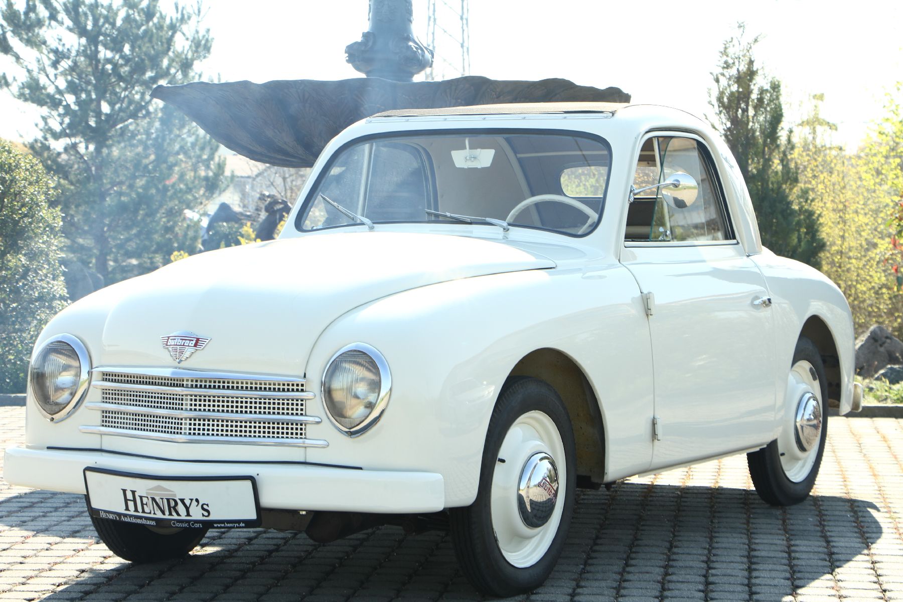Gutbrod Ploching Superior Cabrio Limousine, Fahrgestellnummer: 80118, EZ 01/1952, 1 Halter im deutschen Brief, Laufleistung abgelesen 99.527 km, HU ...
