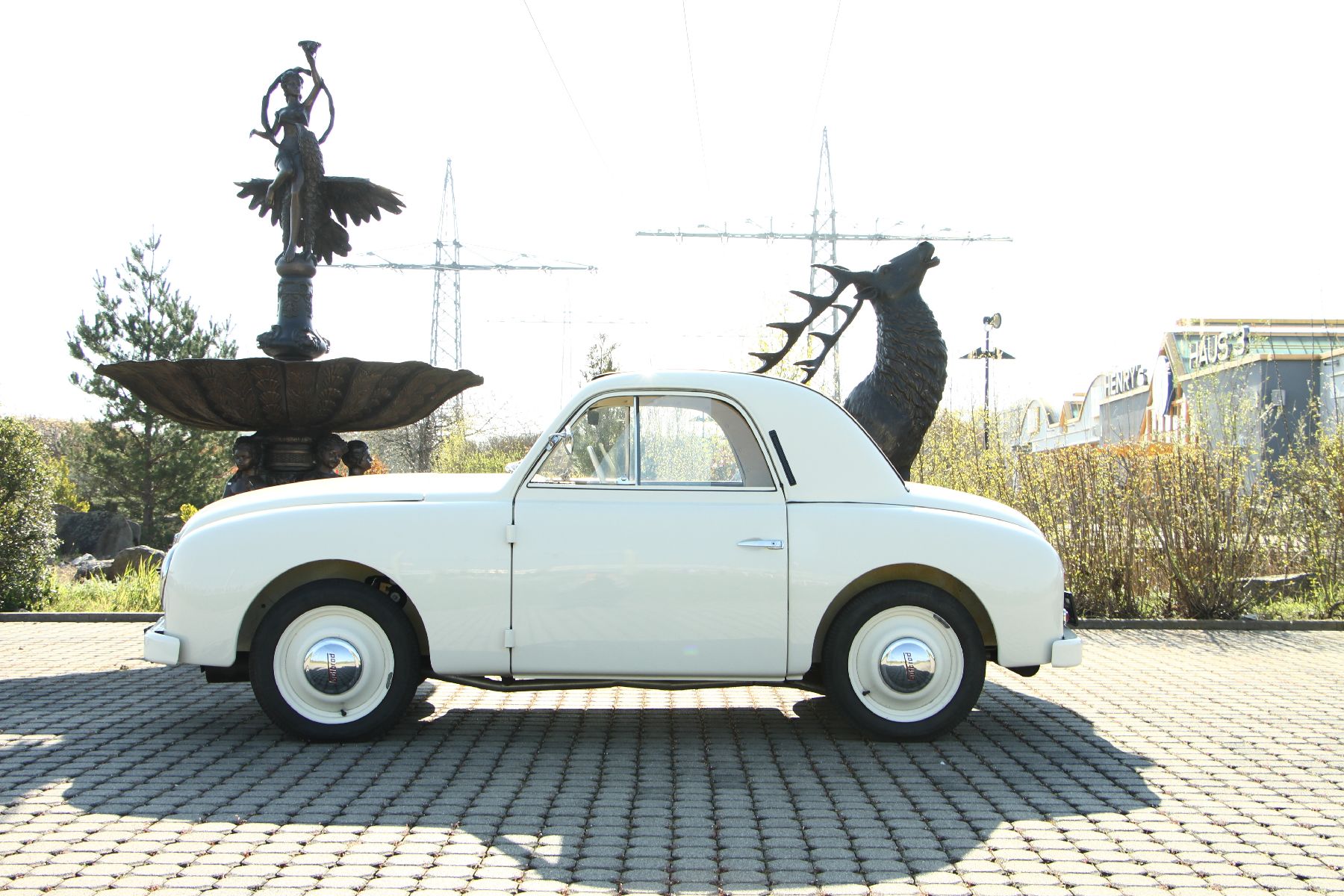 Detail a: Gutbrod Ploching Superior Cabrio Limousine, Fahrgestellnummer: 80118, EZ 01/1952, 1 Halter im deutschen Brief, Laufleistung abgelesen 99.527 km, HU ...