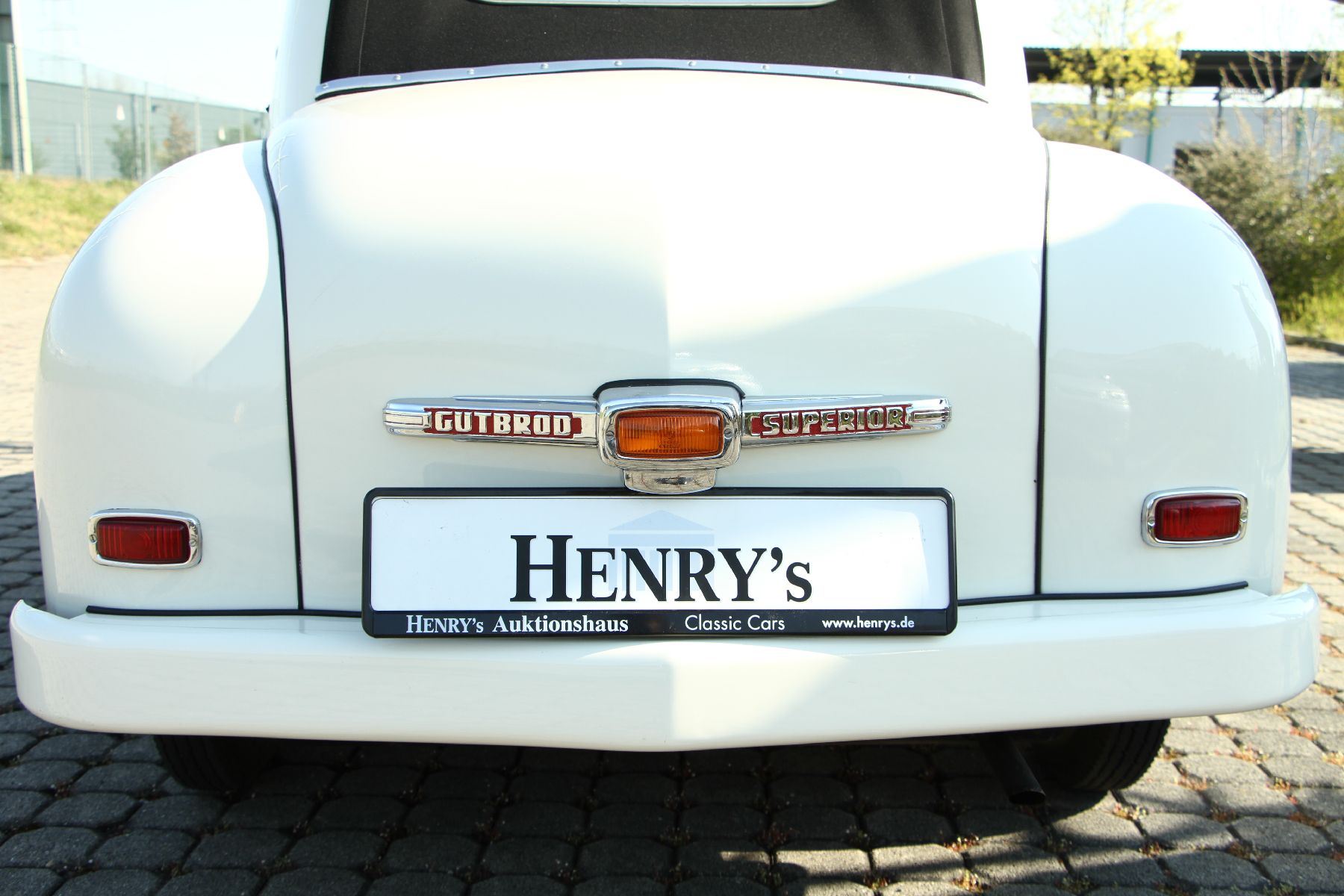 Detail d: Gutbrod Ploching Superior Cabrio Limousine, Fahrgestellnummer: 80118, EZ 01/1952, 1 Halter im deutschen Brief, Laufleistung abgelesen 99.527 km, HU ...