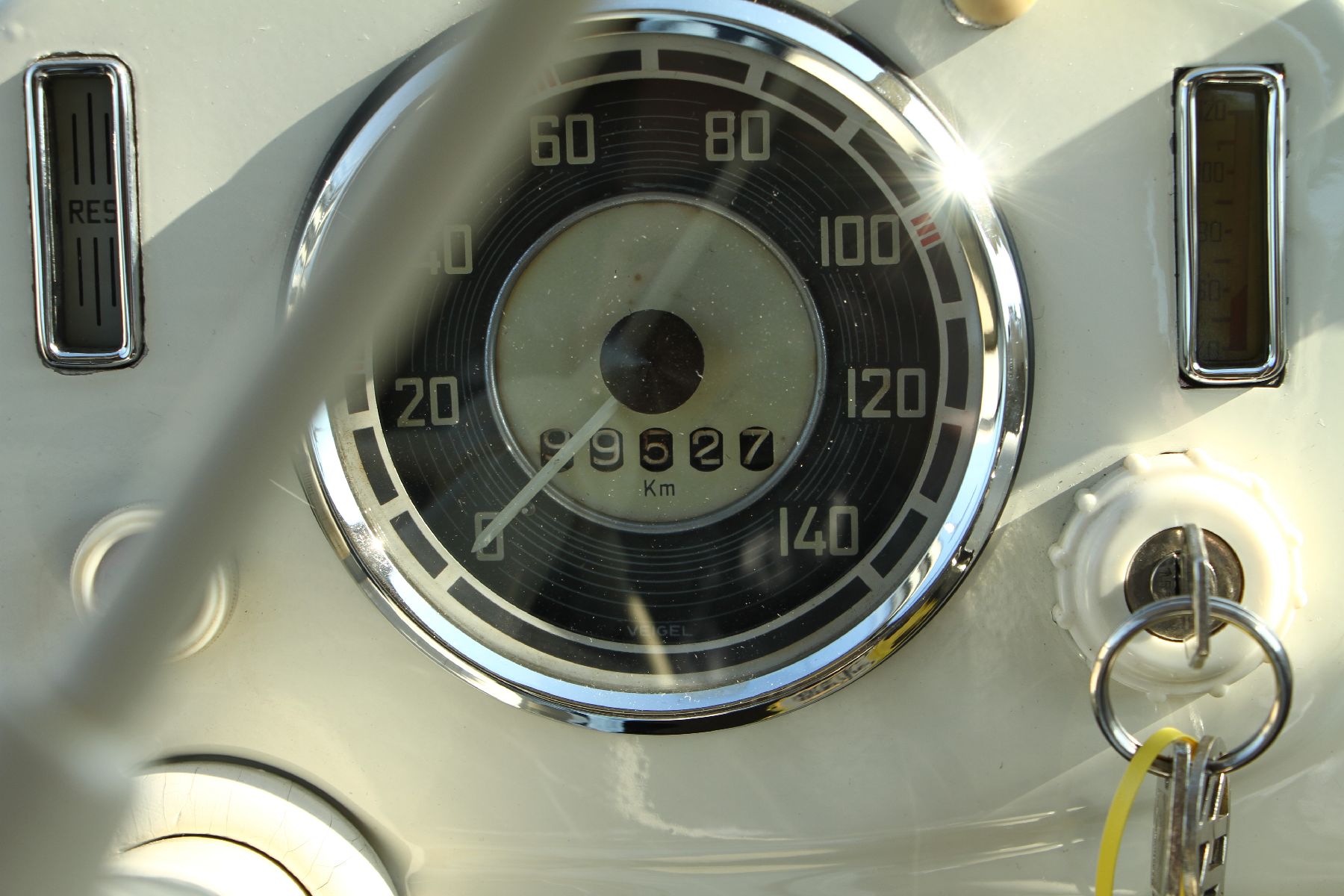 Detail g: Gutbrod Ploching Superior Cabrio Limousine, Fahrgestellnummer: 80118, EZ 01/1952, 1 Halter im deutschen Brief, Laufleistung abgelesen 99.527 km, HU ...