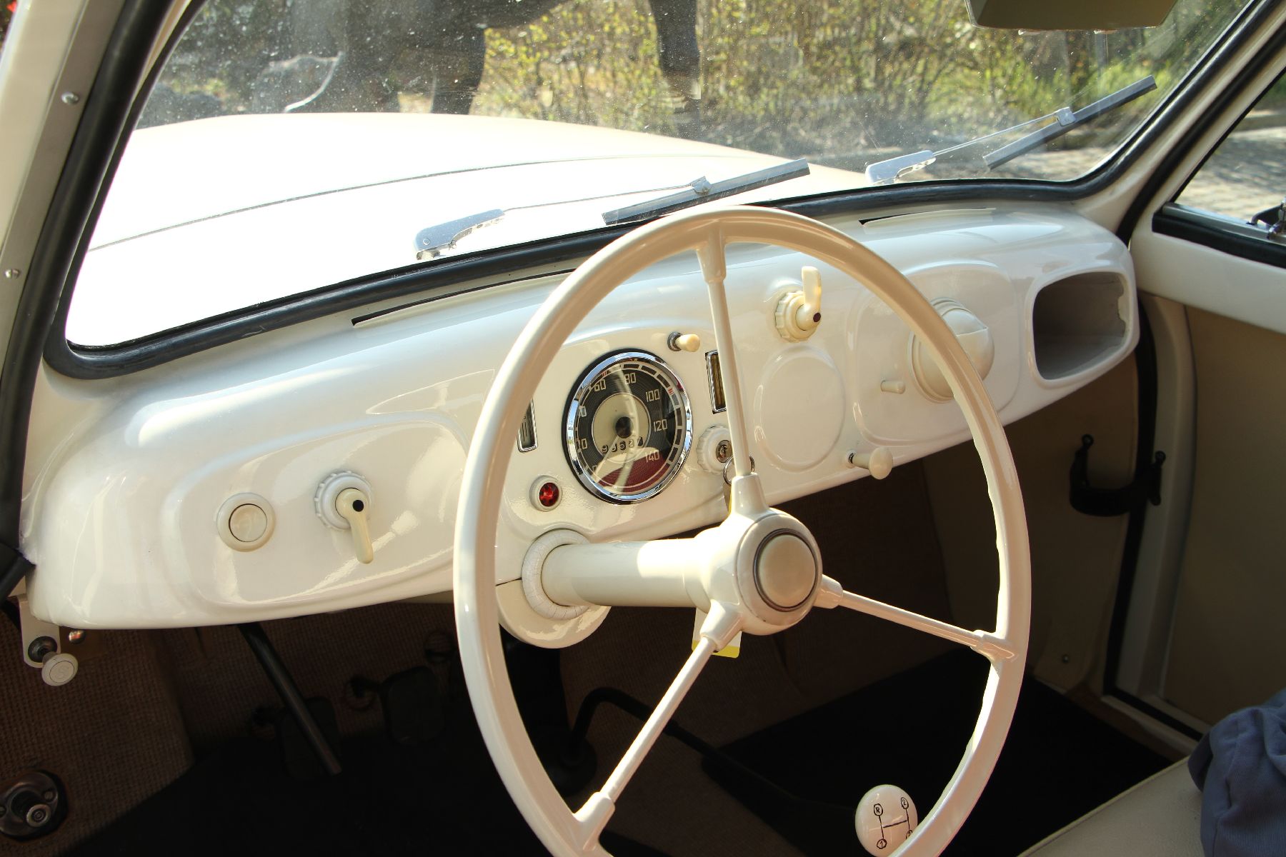 Detail h: Gutbrod Ploching Superior Cabrio Limousine, Fahrgestellnummer: 80118, EZ 01/1952, 1 Halter im deutschen Brief, Laufleistung abgelesen 99.527 km, HU ...