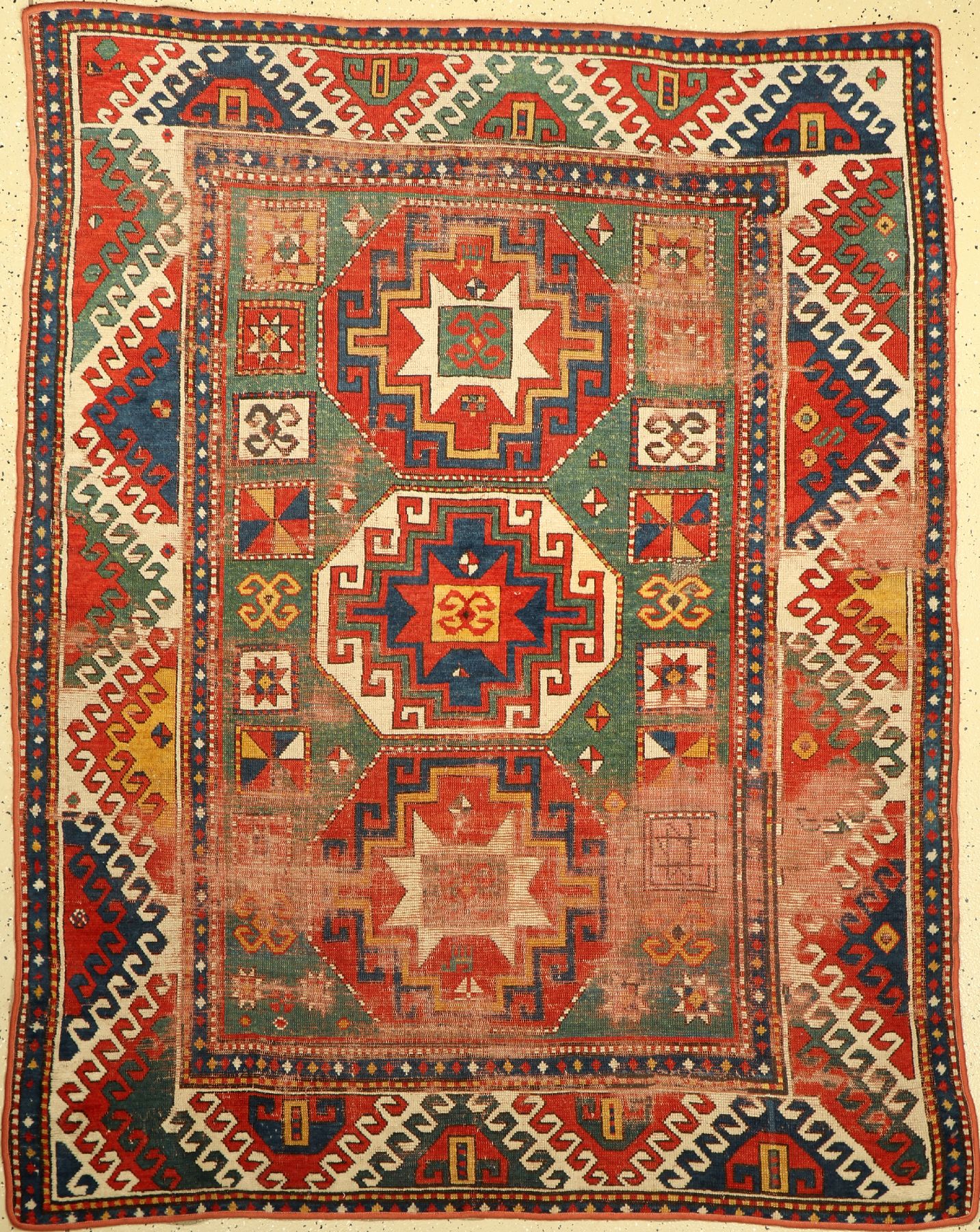 Grüner Bordjalou Kasak antik, Kaukasus, 19.Jhd., Wolle auf Wolle, ca. 210 x 166 cm, Memling-Gül Muster, EHZ: 4-5