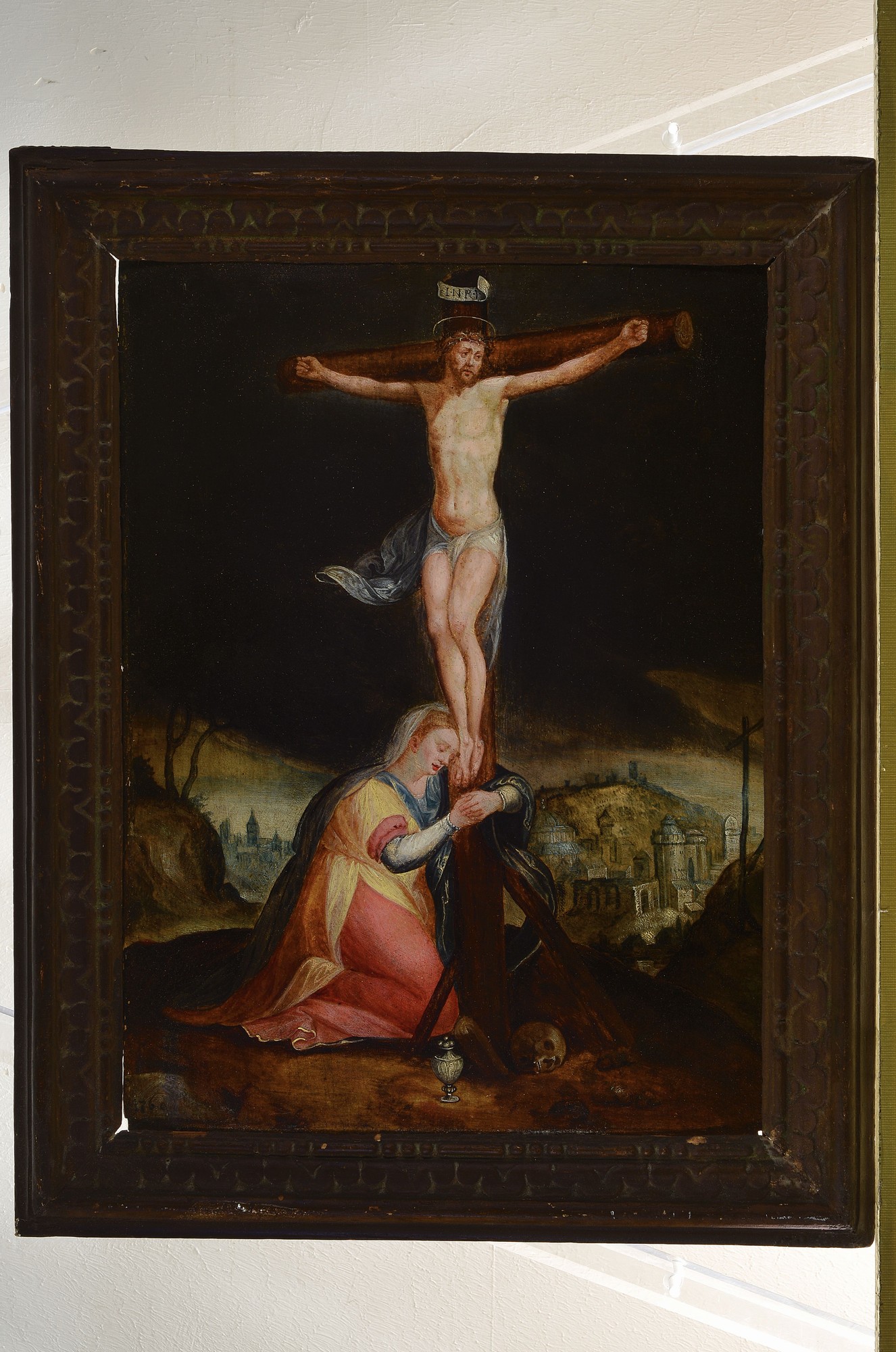 Detail k: Unbekannter Künstler, Frankreich, um 1780, Maria weinend unter dem Kreuz, Öl/Holz (gewölbt), ca. 48x36cm, Altersschäden, R.