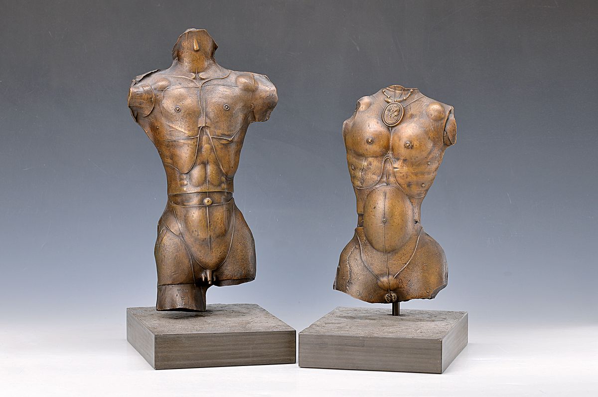 Paul Wunderlich, 1927 Eberswalde - 2010 Saint-Pierre-de-Vassols, weiblicher und männliche Torso, Bronze patiniert, 40 x 15 x 11.5 cm, auf dunklem ...