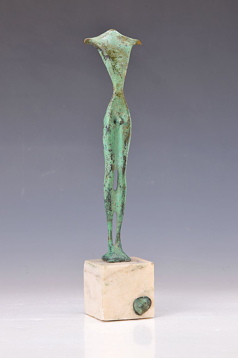 Detail k: Lazlo Taubert, geb. 1966, Bronzeskulptur, Männertorso, auf Marmorsockel, mit Fingerabdruck signiert, Unikat von 1994/95, Gießer Janos Meszlenye, ...