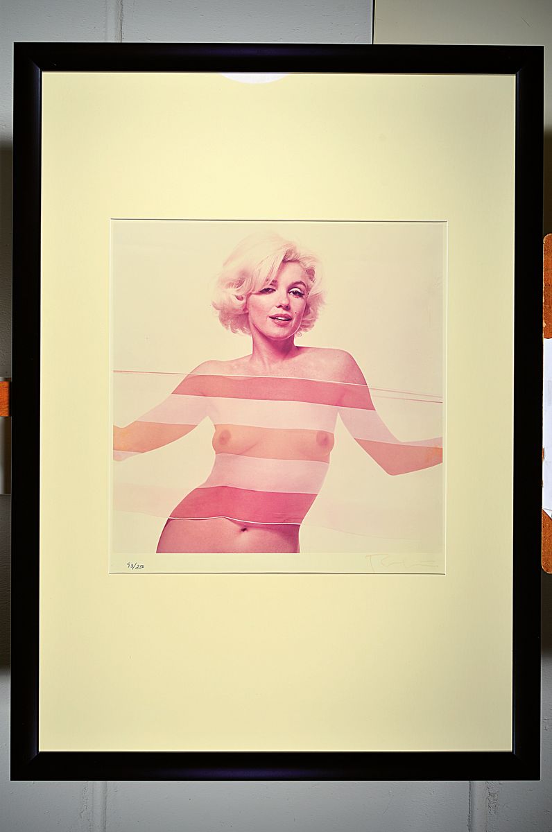 Detail k: Bert Stern, 1929-2013, C-Print auf Kodak-Fotopapier, aus der berühmten Fotosession "The last sitting" Marilyn mit Tuch, handsigniert und ...