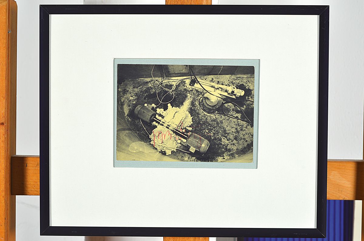 Detail k: Joseph Beuys, 1921 - 1986, Multiple, handsigniert, "Honey Pump", 1982, ca. 10.5 x 14.5 cm, unter Glas, Rahmen: 25 x 31 cm