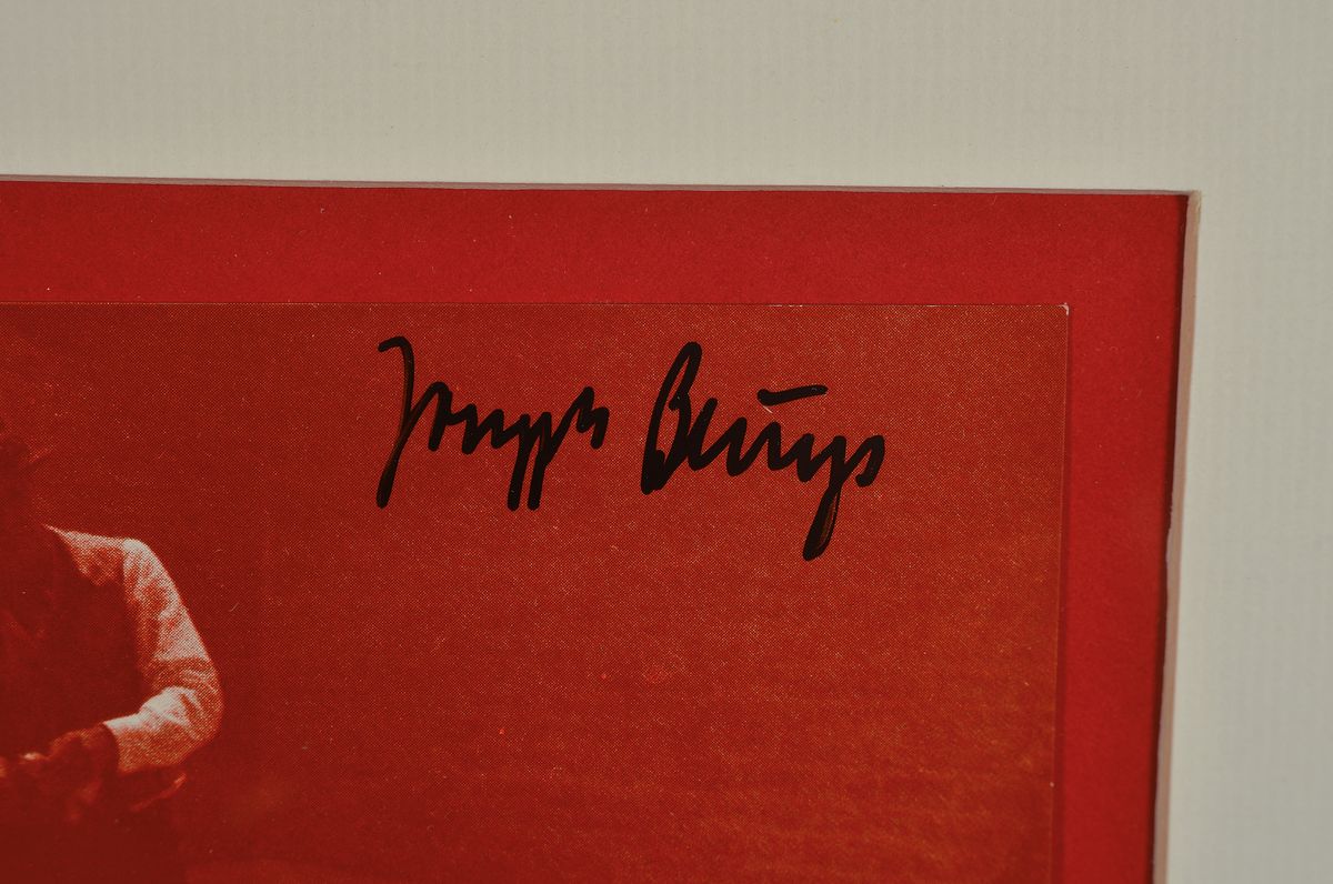 Detail l: Joseph Beuys, 1921 - 1986, Multiple, handsigniert, "Hasengrab I" 1982, ca. 10.5 x 14.5 cm, unter Glas, Rahmen: 25 x 31 cm, Edition Staeck, ...