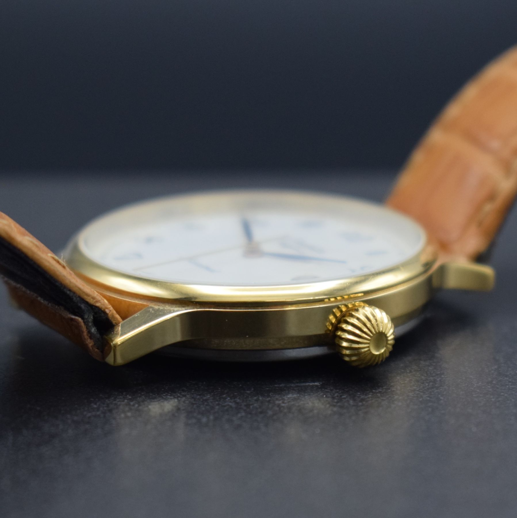 Detail d: GLASHÜTTE ORIGINAL Spezimat große Armbanduhr Kal. 10-30, Deutschland um 1992, Automatik, verg. Geh. m. aufgedr. Stahlboden, orig. Lederband, neutr. ...