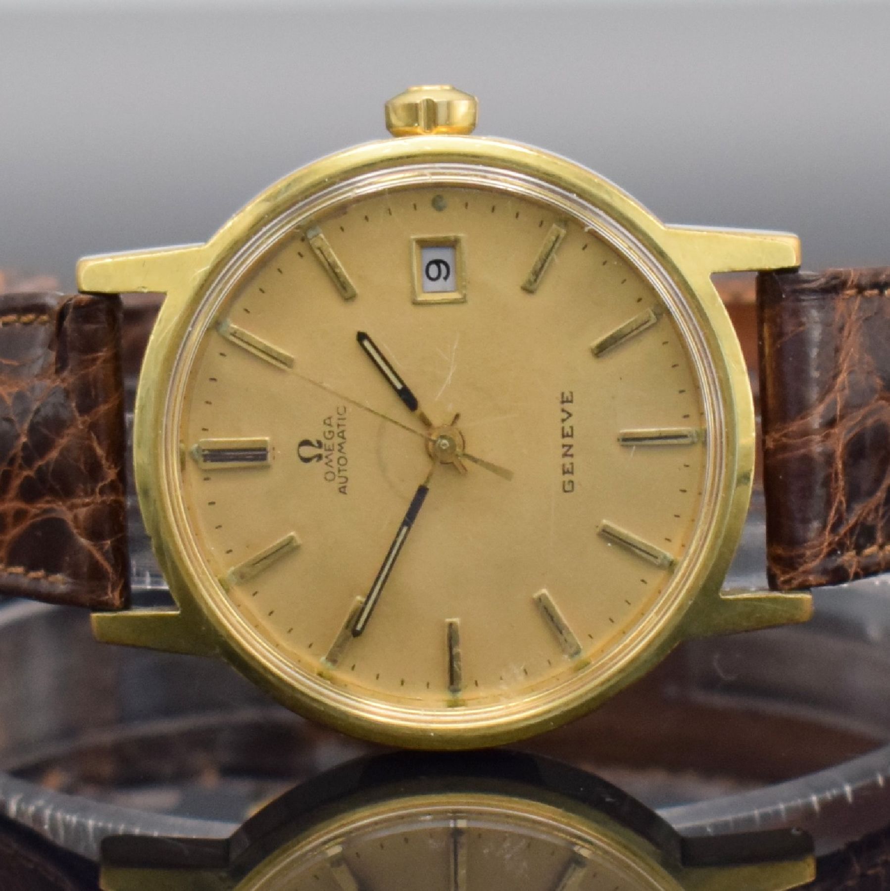 Detail a: OMEGA Geneve Herrenarmbanduhr, Schweiz um 1973, Automatik, Ref. 1660098, verg. Gehäuse, Edelstahlboden geschr., orig. Lederband m. orig. Dornschl., ...