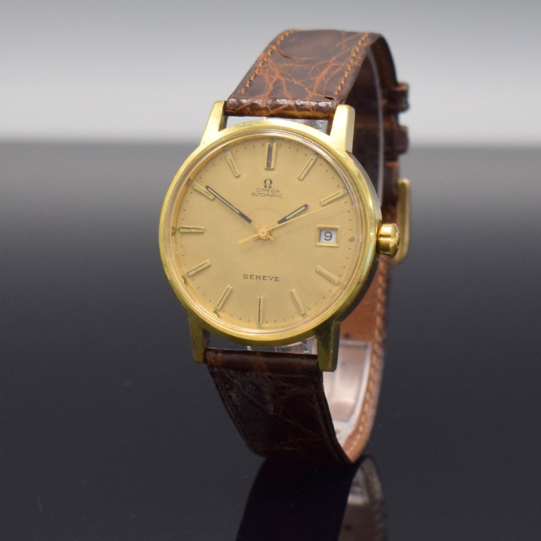 Detail b: OMEGA Geneve Herrenarmbanduhr, Schweiz um 1973, Automatik, Ref. 1660098, verg. Gehäuse, Edelstahlboden geschr., orig. Lederband m. orig. Dornschl., ...
