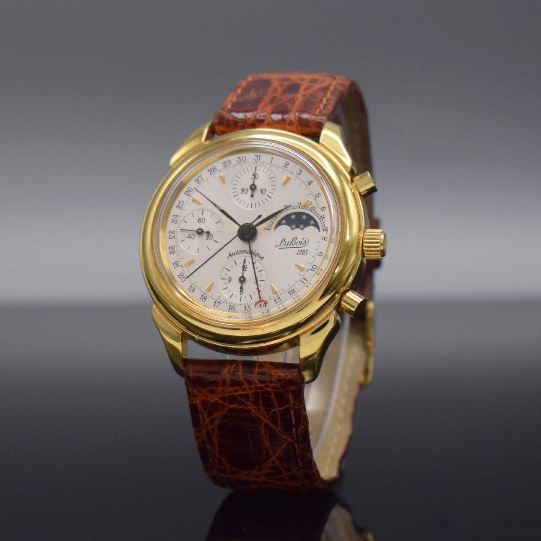 Detail b: DU BOIS limitierter Armbandchronograph mit Mondphase & Datum, Schweiz um 1995, verg. Geh. m. verschr. Stahlboden, silb. Zifferbl., gold. Indizes, ...