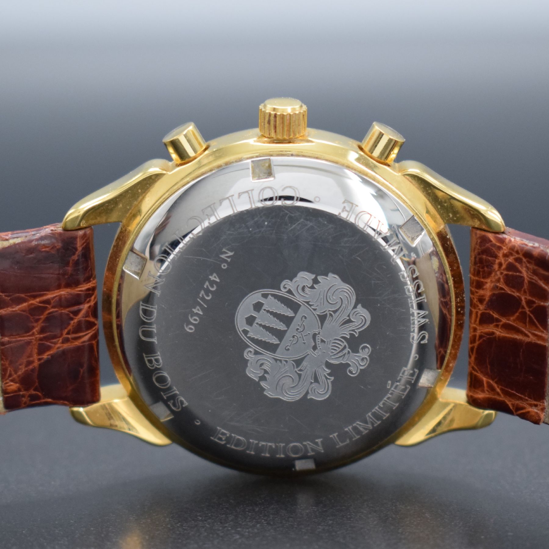 Detail d: DU BOIS limitierter Armbandchronograph mit Mondphase & Datum, Schweiz um 1995, verg. Geh. m. verschr. Stahlboden, silb. Zifferbl., gold. Indizes, ...
