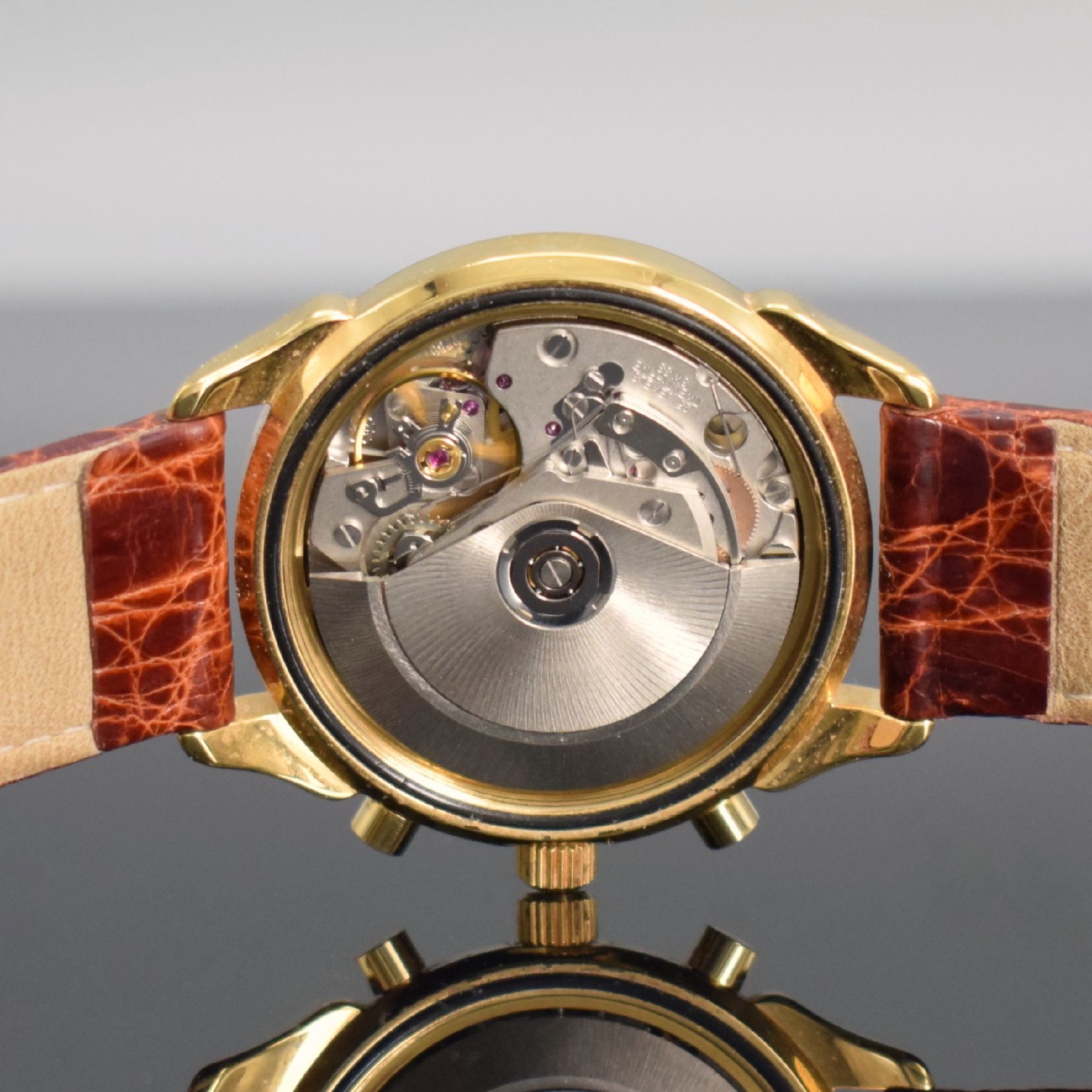 Detail f: DU BOIS limitierter Armbandchronograph mit Mondphase & Datum, Schweiz um 1995, verg. Geh. m. verschr. Stahlboden, silb. Zifferbl., gold. Indizes, ...