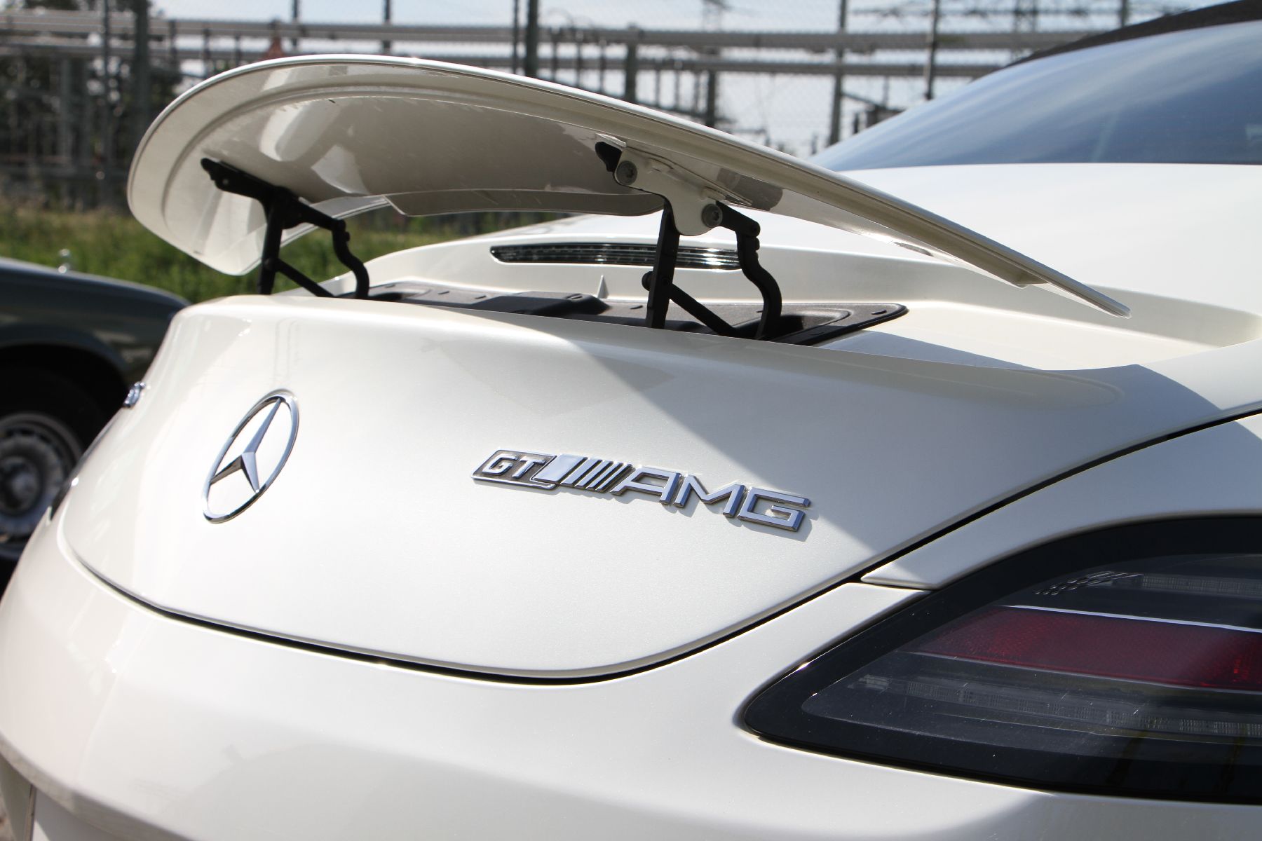 Detail h: Mercedes-Benz SLS AMG GT Roadster, Fahrgestellnummer: WMX1974781A010305, EZ 06/2013, Laufleistung 18.900 km, HU 04/2021, 435 kW/591 PS, 8-Zylinder, ...