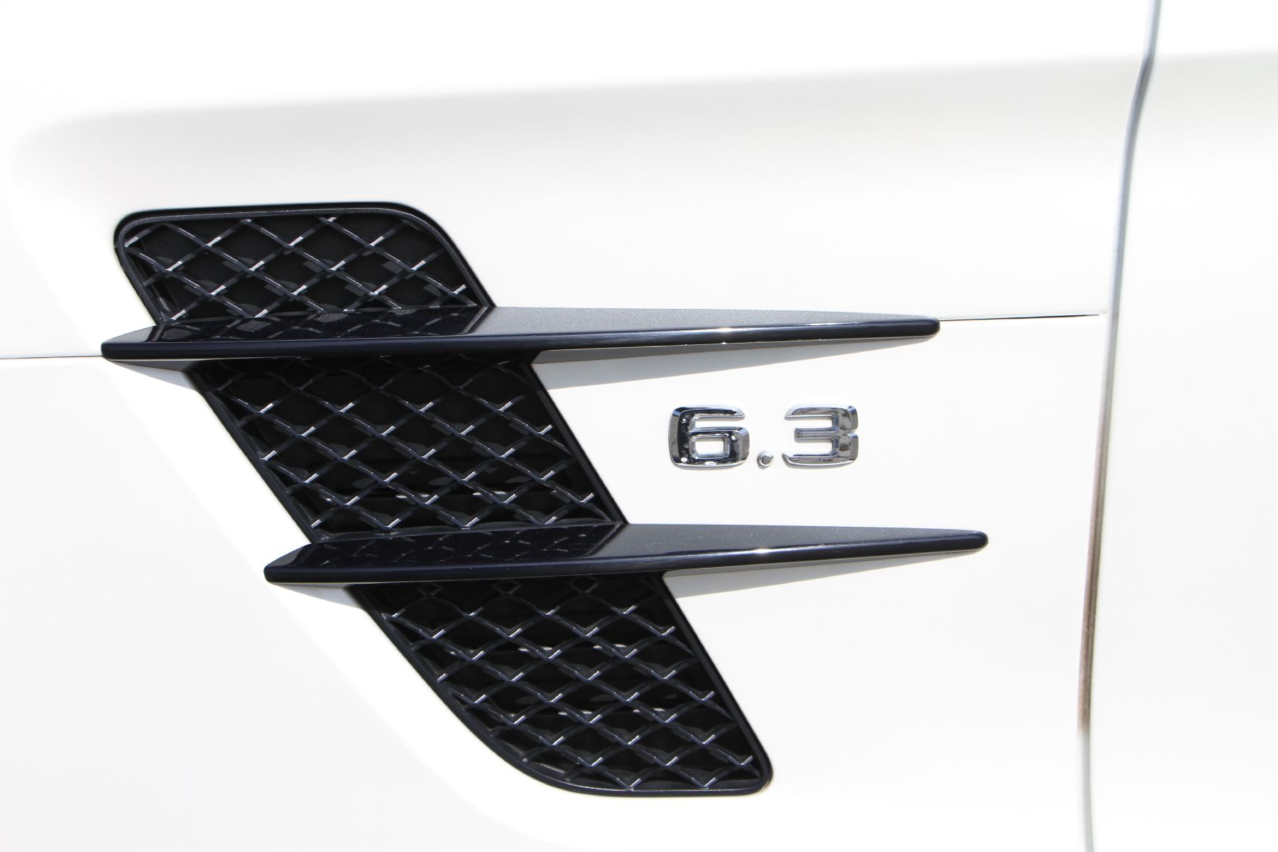 Detail i: Mercedes-Benz SLS AMG GT Roadster, Fahrgestellnummer: WMX1974781A010305, EZ 06/2013, Laufleistung 18.900 km, HU 04/2021, 435 kW/591 PS, 8-Zylinder, ...