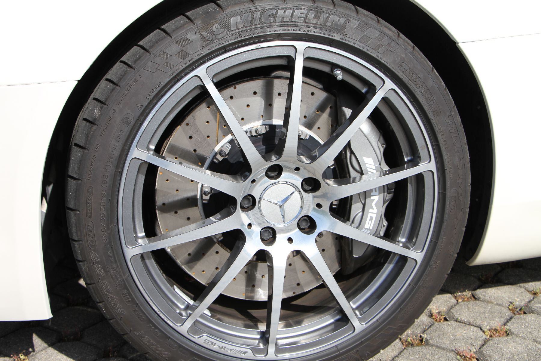 Detail j: Mercedes-Benz SLS AMG GT Roadster, Fahrgestellnummer: WMX1974781A010305, EZ 06/2013, Laufleistung 18.900 km, HU 04/2021, 435 kW/591 PS, 8-Zylinder, ...