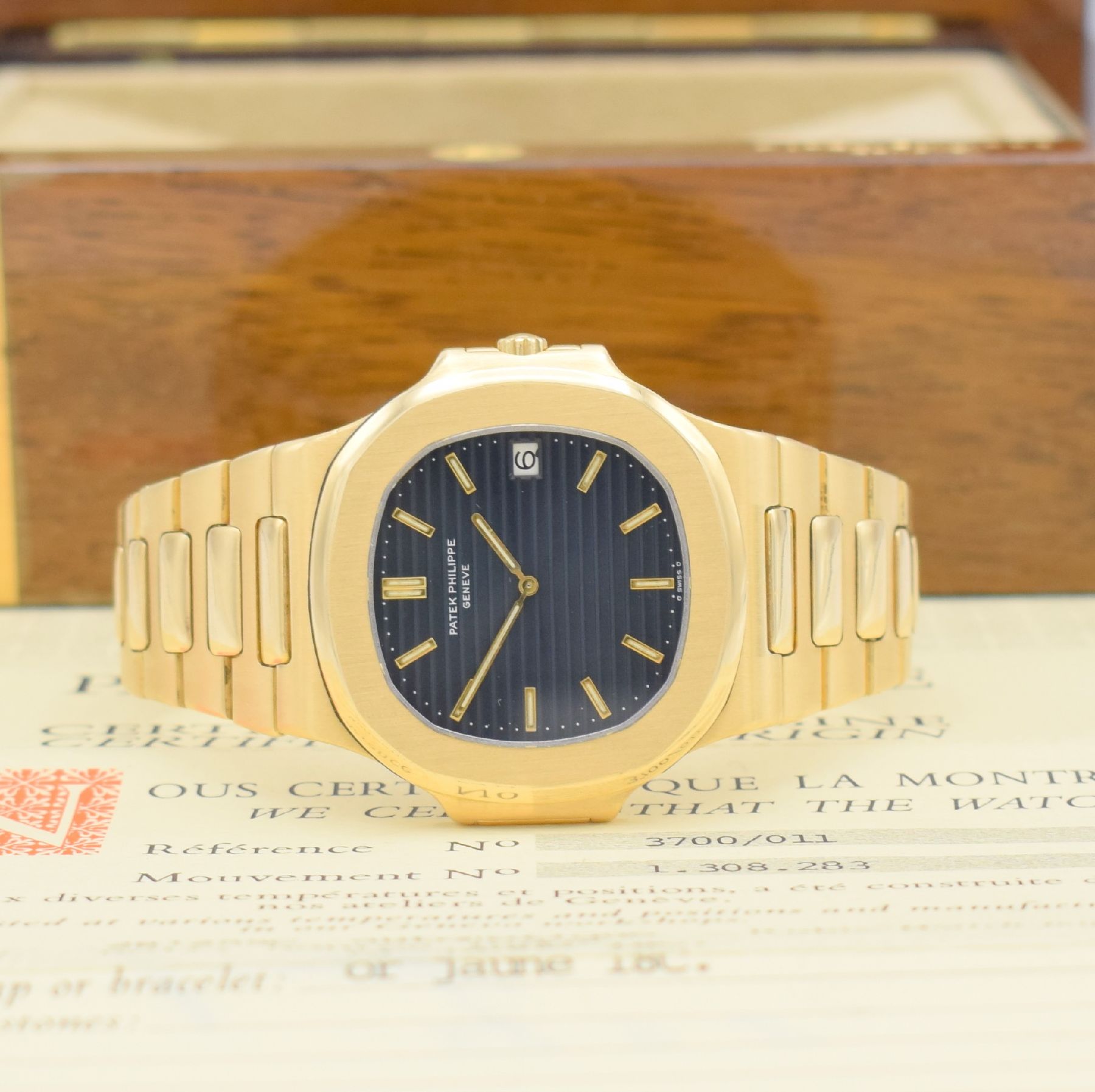 PATEK PHILIPPE hochfeine & seltene Herrenarmbanduhr "Jumbo" Nautilus Ref. 3700/11 Design von Gerald Genta in GG 750/000 mit original ...
