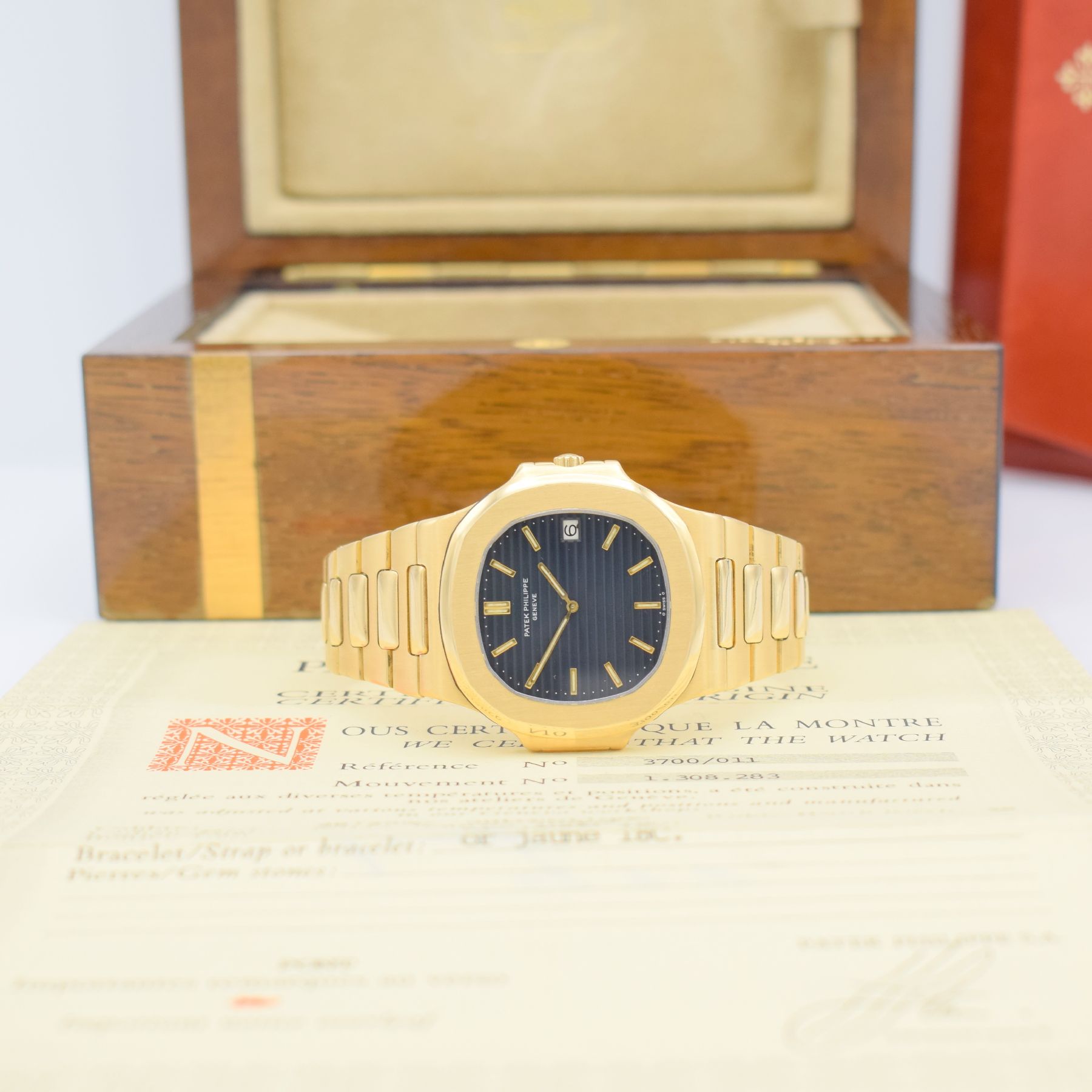 Detail a: PATEK PHILIPPE hochfeine & seltene Herrenarmbanduhr "Jumbo" Nautilus Ref. 3700/11 Design von Gerald Genta in GG 750/000 mit original ...